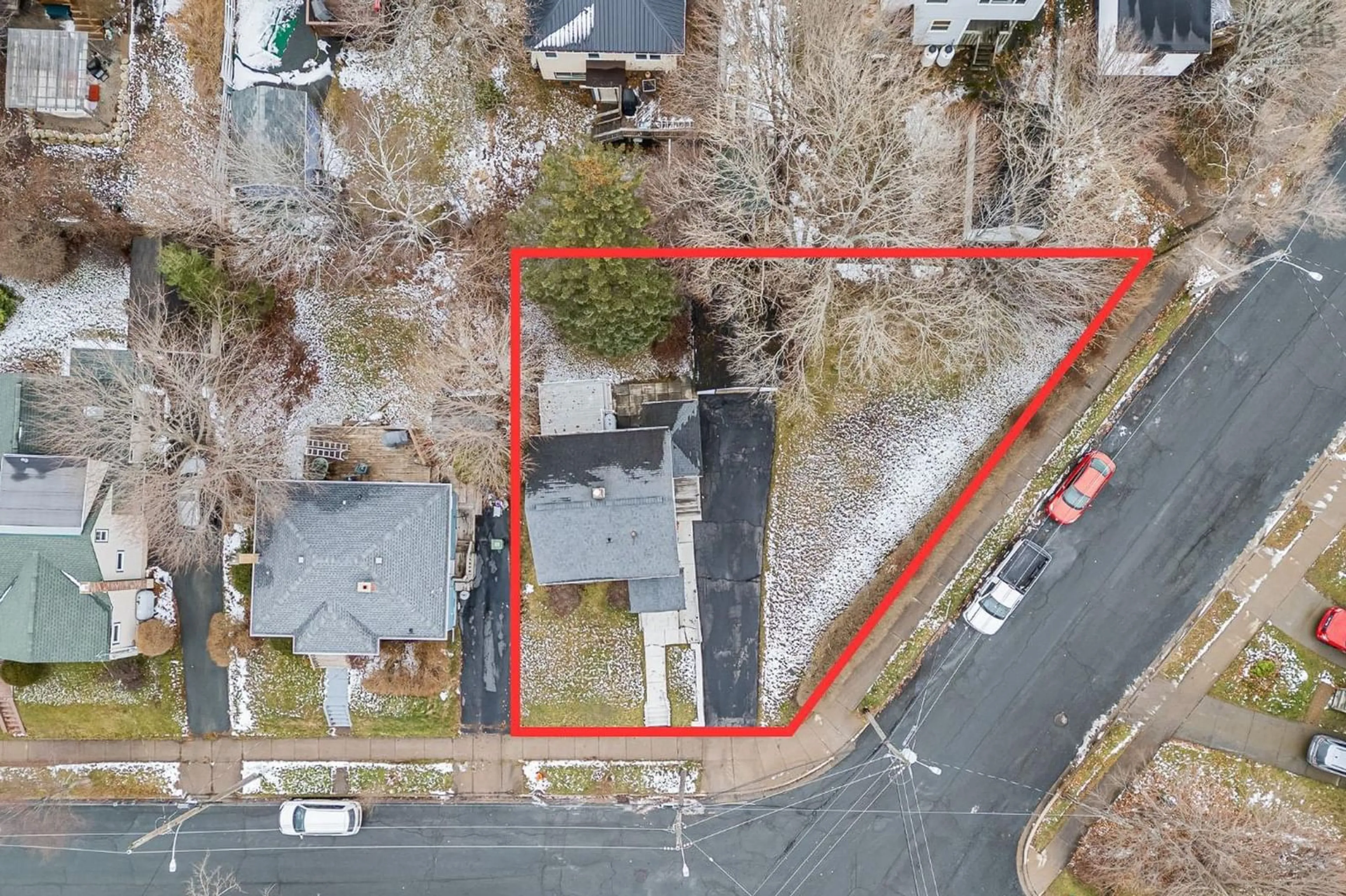 A pic from outside/outdoor area/front of a property/back of a property/a pic from drone, street for 3381 Claremont St, Halifax Nova Scotia B3L 3L6