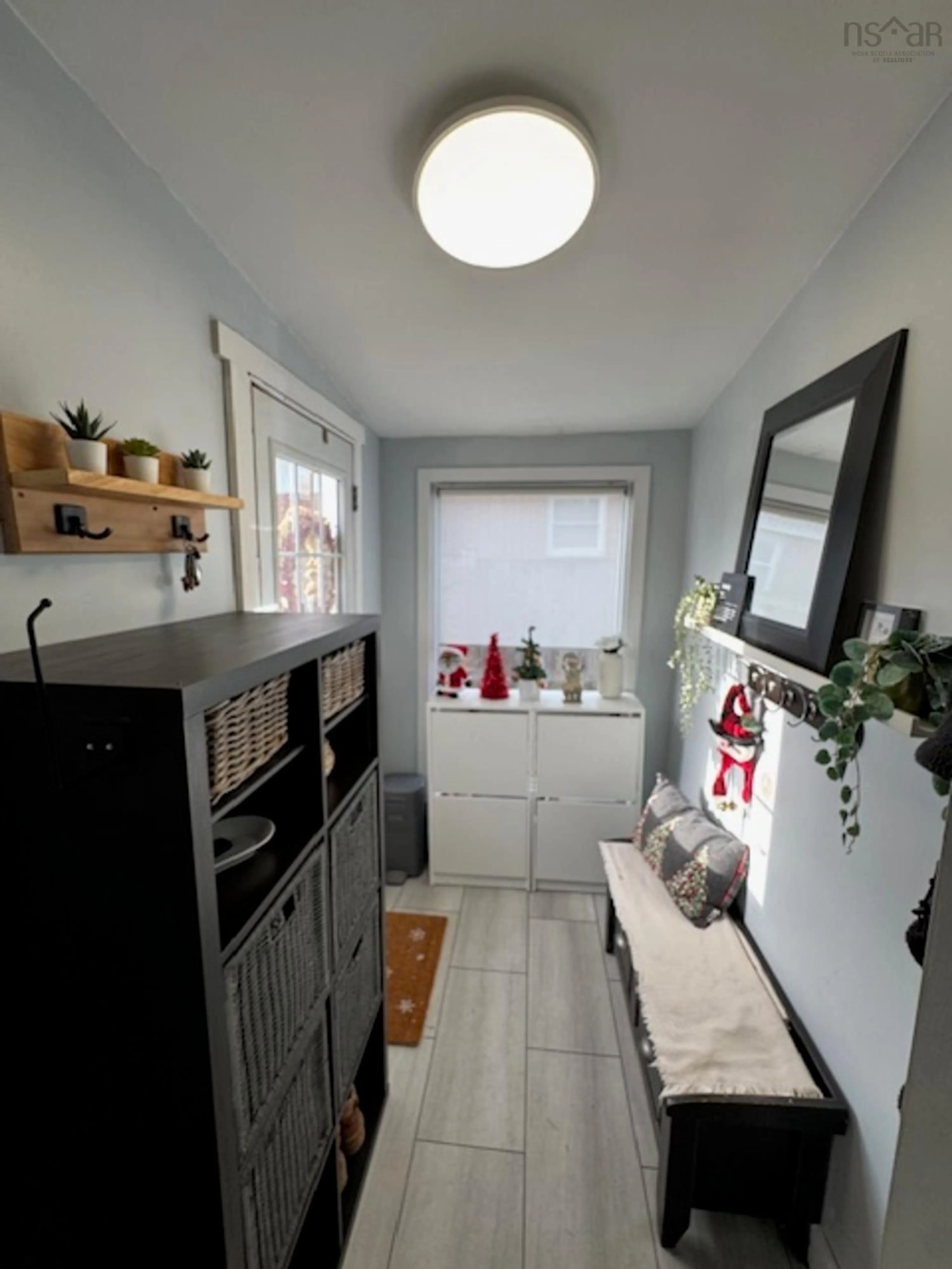 Indoor entryway for 1126 Highway 2, Hants Nova Scotia B2S 1M8