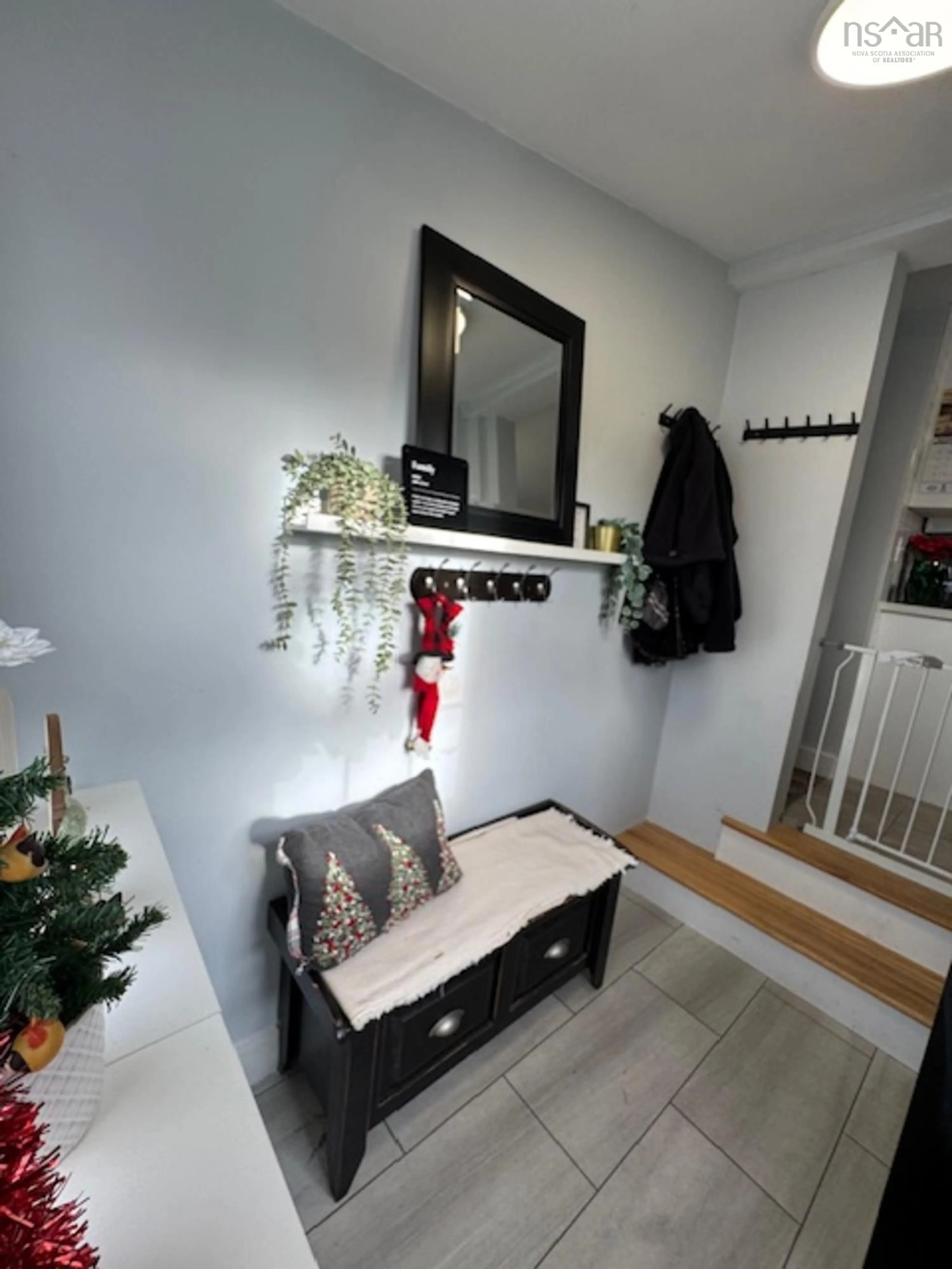 Indoor entryway for 1126 Highway 2, Hants Nova Scotia B2S 1M8