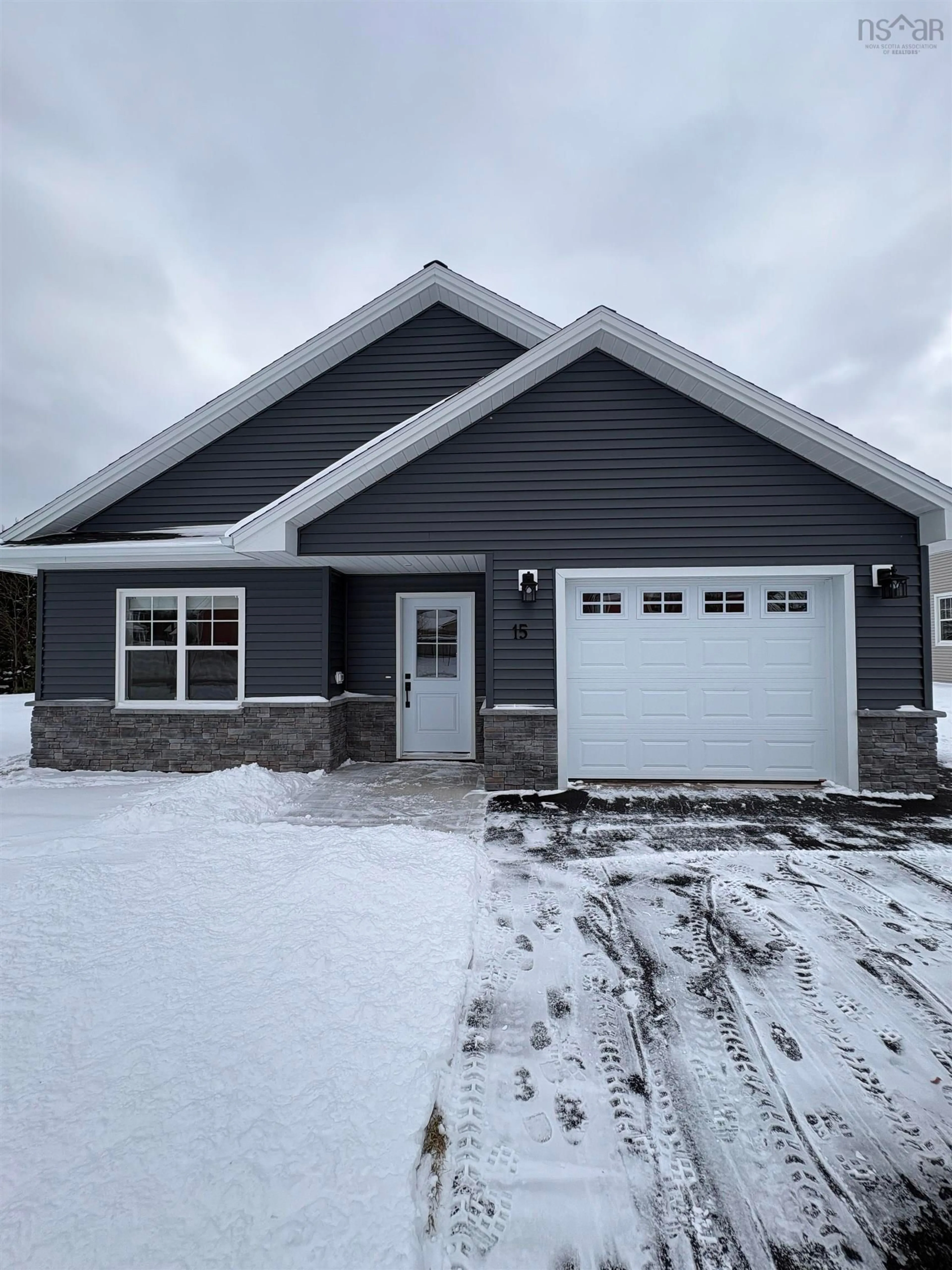 Home with vinyl exterior material, street for 15 Oxford Crt, Valley Nova Scotia B6L 4G1