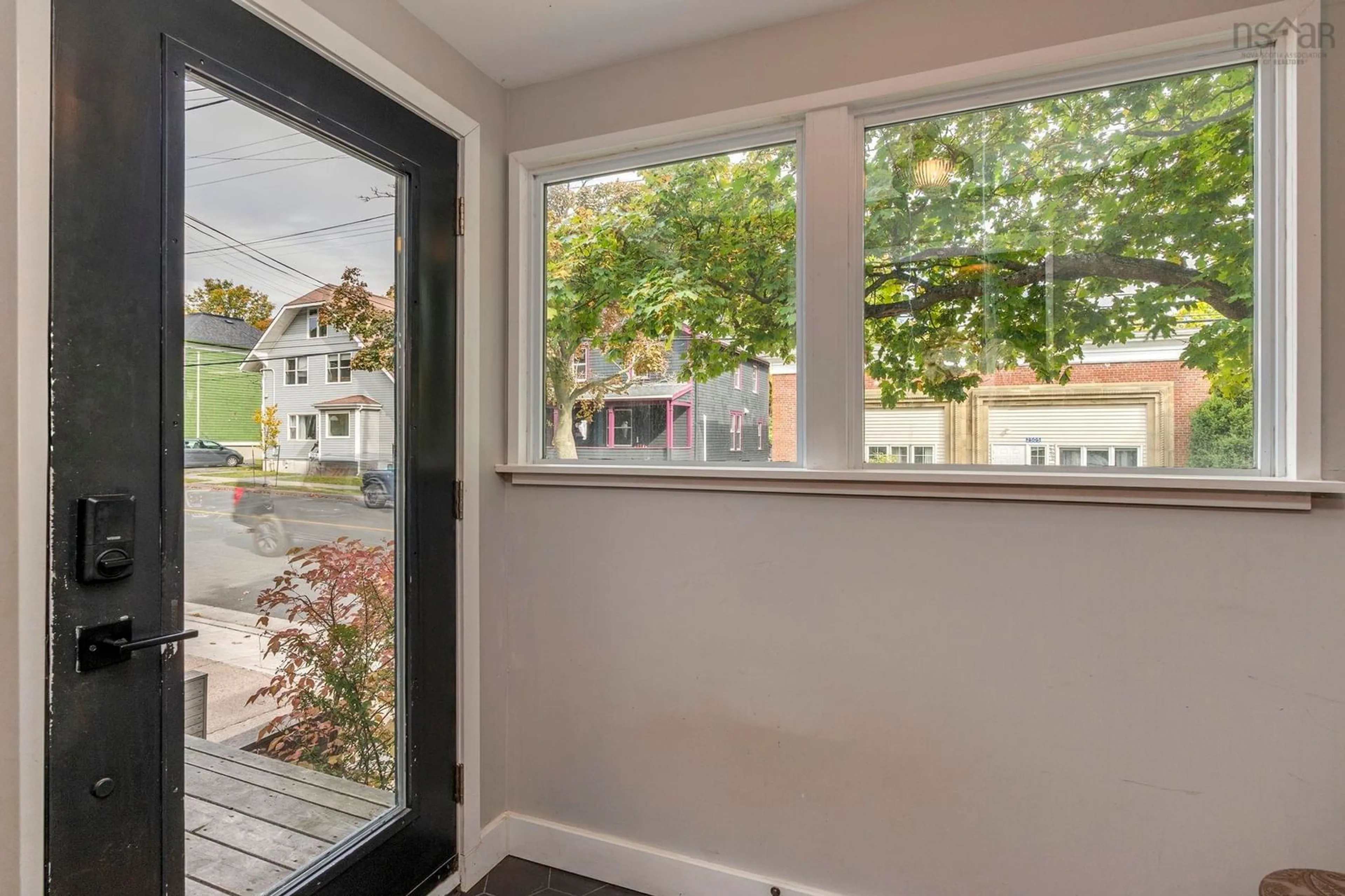 Indoor entryway for 2508 Oxford St, Halifax Peninsula Nova Scotia B3L 2T4