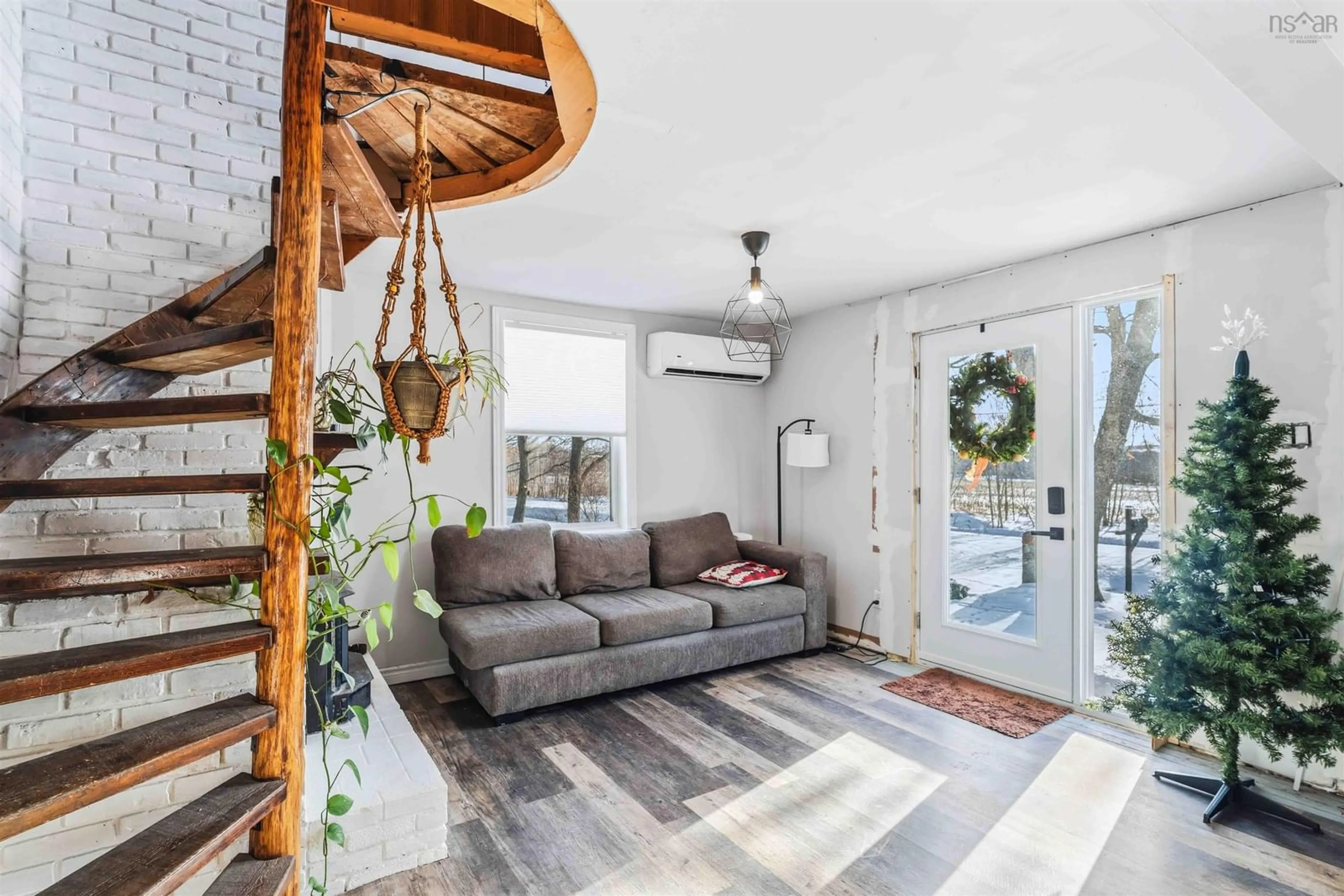 Indoor entryway for 417 Dorey Rd, Aylesford Nova Scotia B0P 1C0