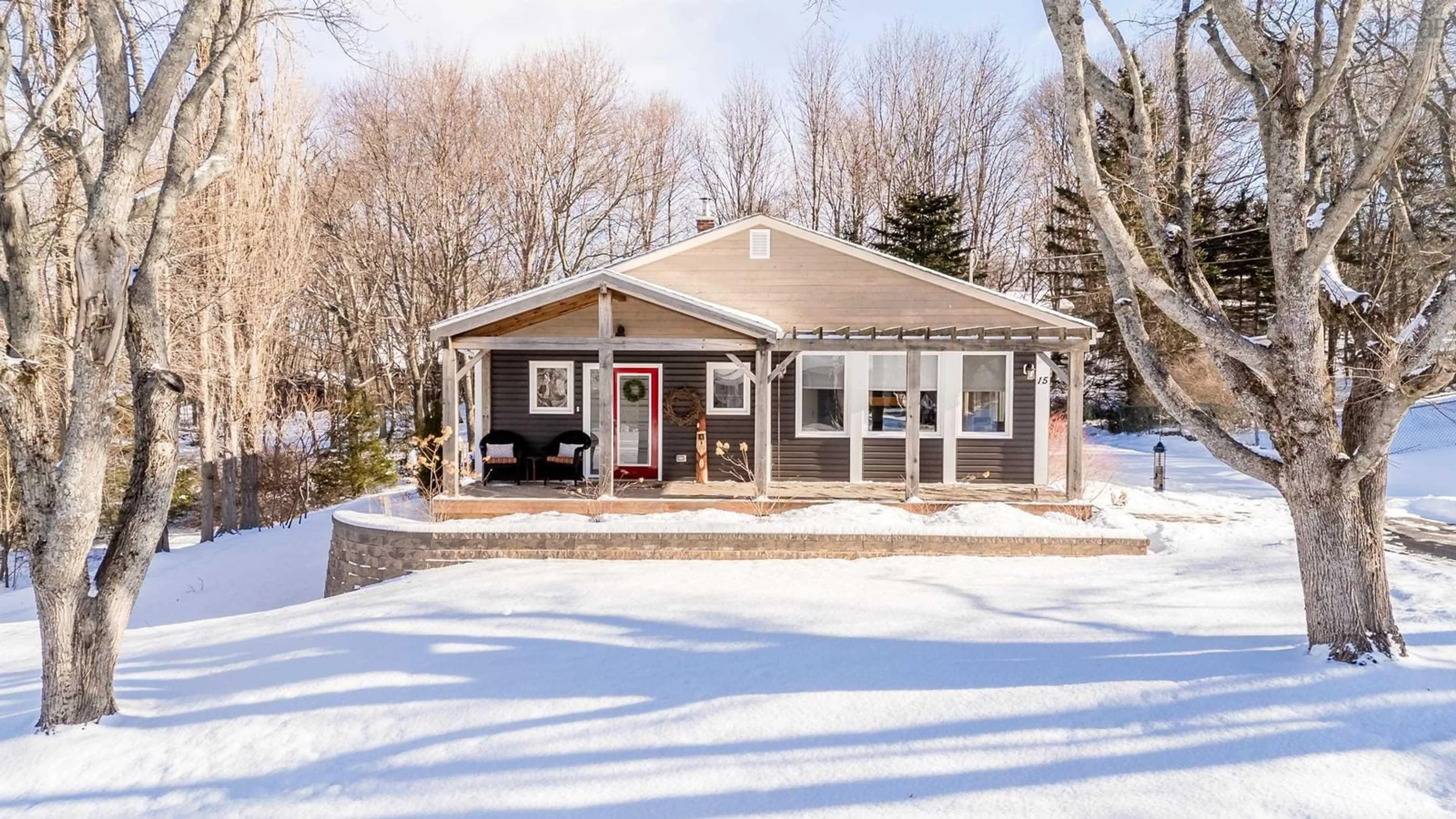 Home with vinyl exterior material, street for 15 Hillcrest Ave, Wolfville Nova Scotia B4P 1T5