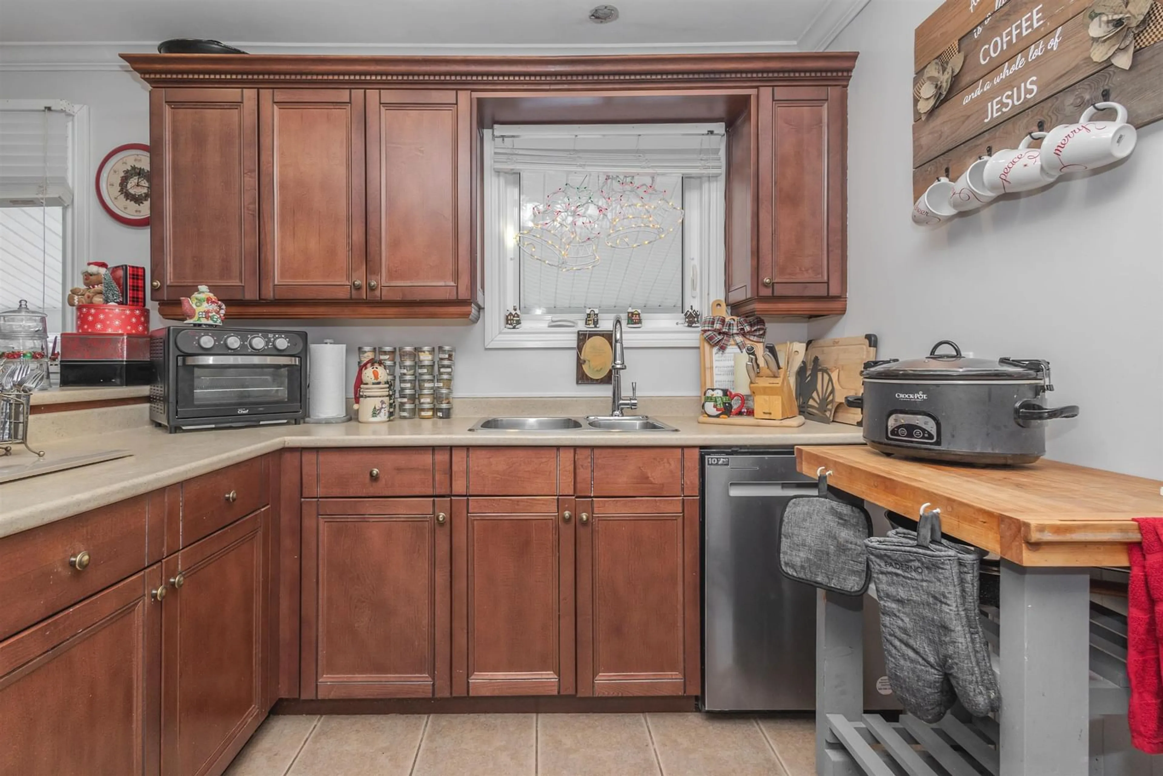 Standard kitchen, unknown for 112 South St, Glace Bay Nova Scotia B1A 1V6