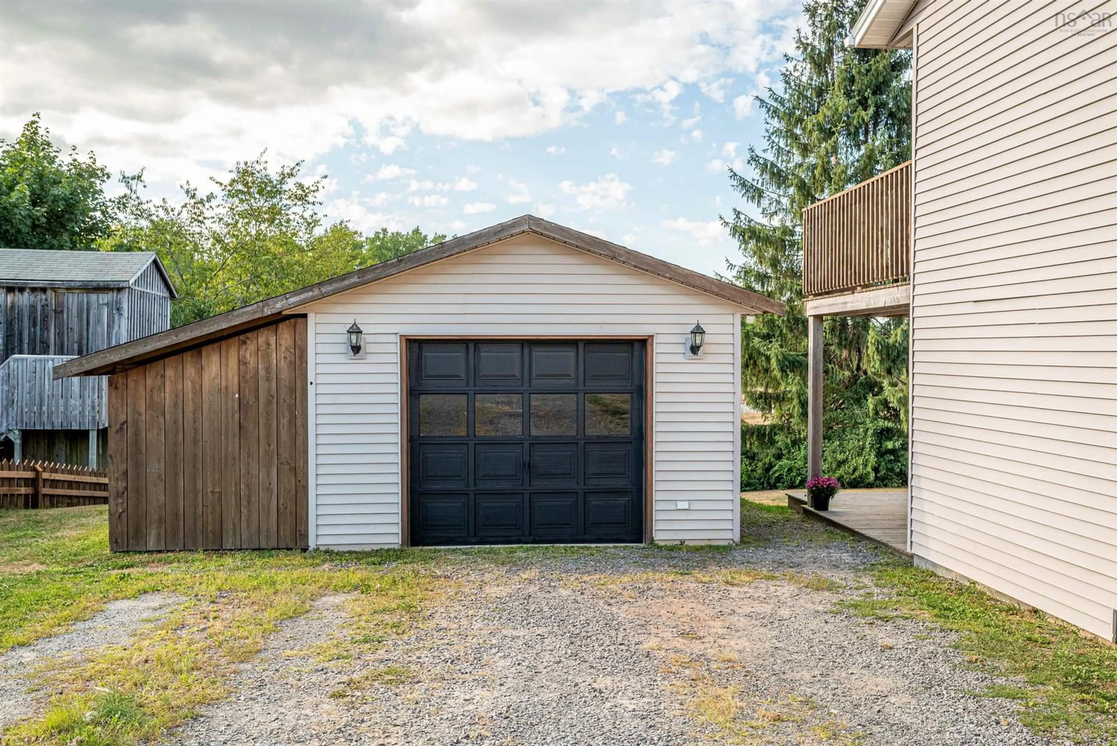 Indoor garage for 228 Falmouth Back Rd, Falmouth Nova Scotia B0P 1P0