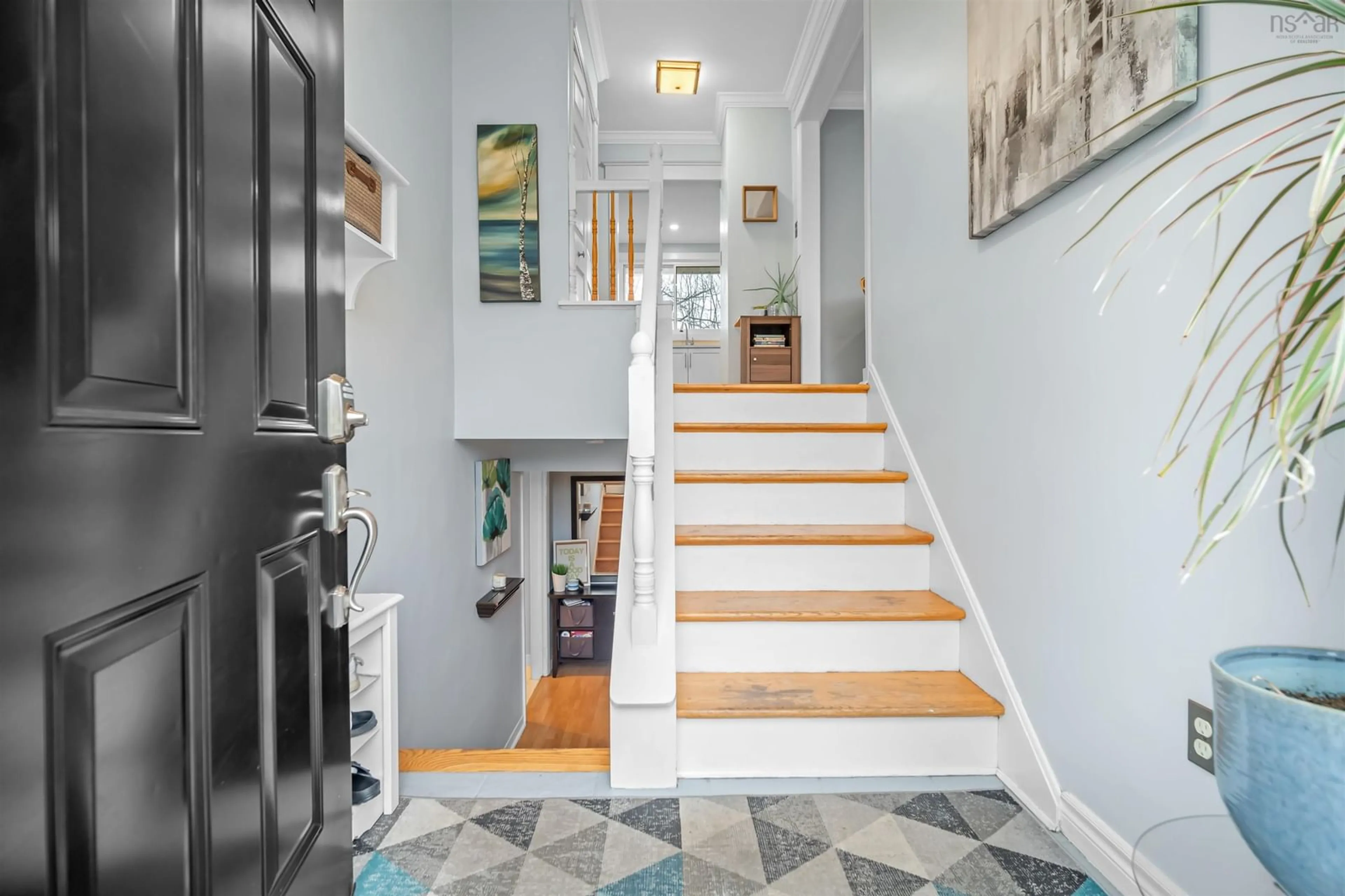 Indoor entryway for 105 Flamingo Dr, Halifax Nova Scotia B3M 1T2