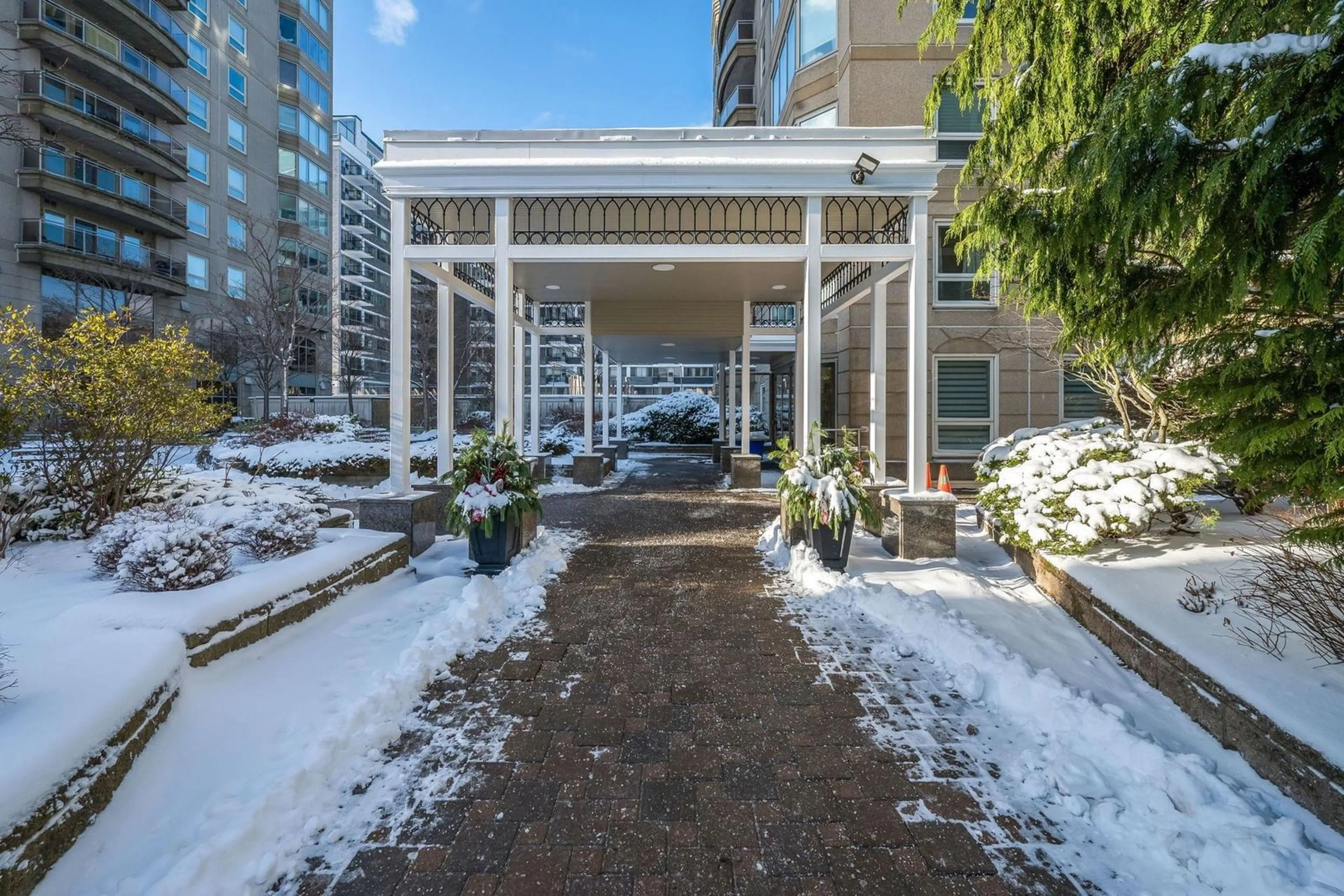 Indoor foyer for 1540 Summer St #203, Halifax Nova Scotia B3H 4R9