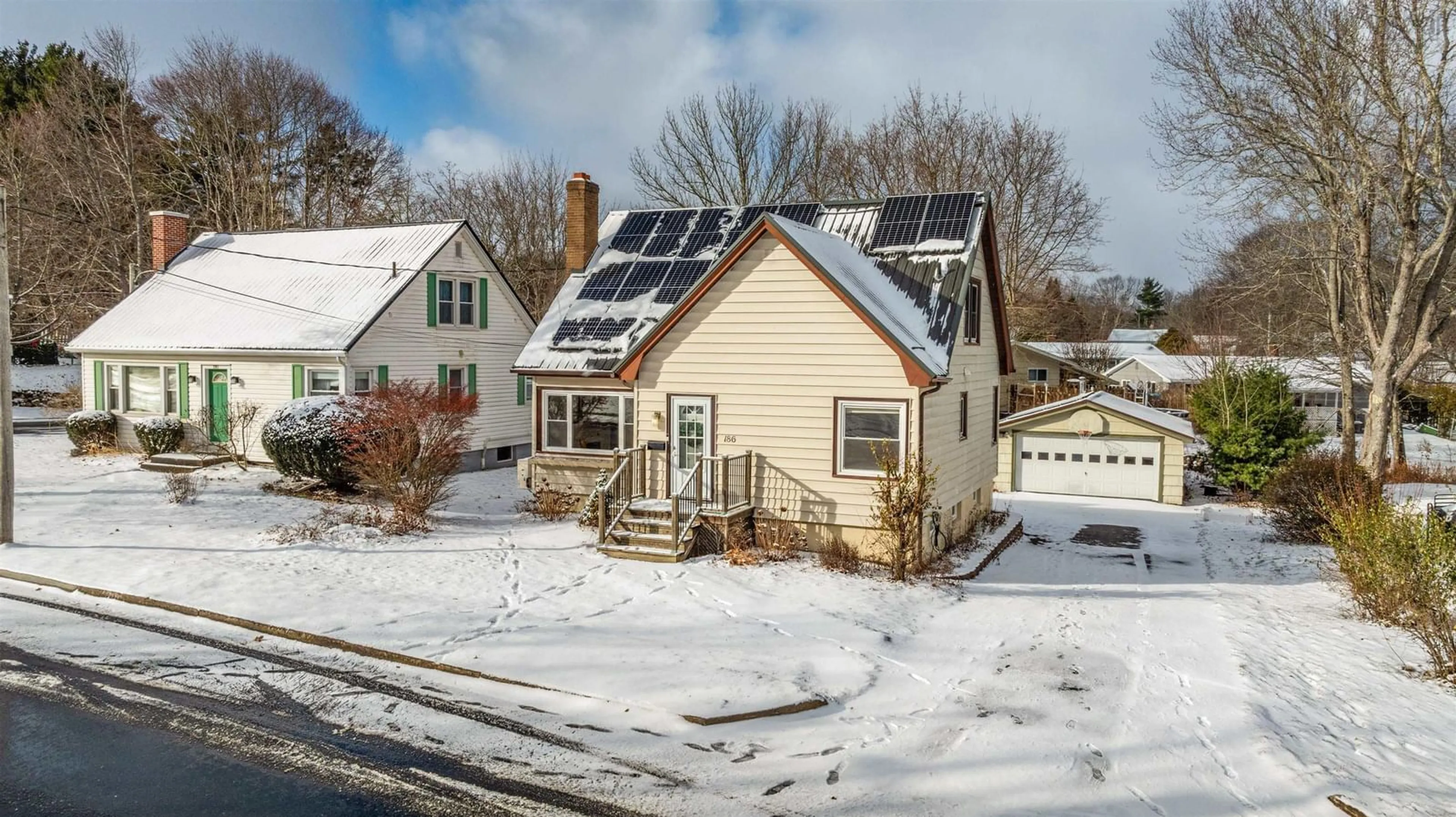 A pic from outside/outdoor area/front of a property/back of a property/a pic from drone, street for 186 Empire St, Bridgewater Nova Scotia B4V 2M2