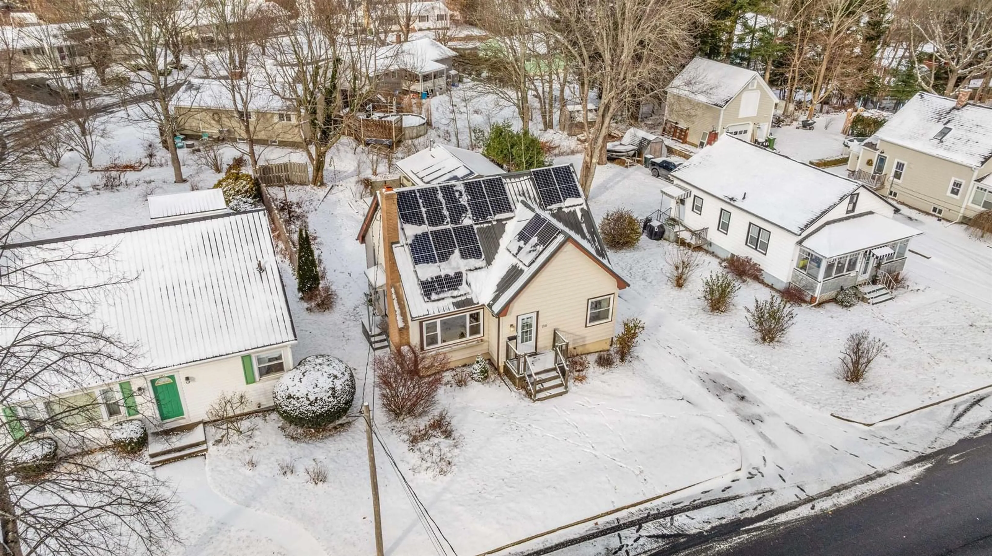 A pic from outside/outdoor area/front of a property/back of a property/a pic from drone, street for 186 Empire St, Bridgewater Nova Scotia B4V 2M2