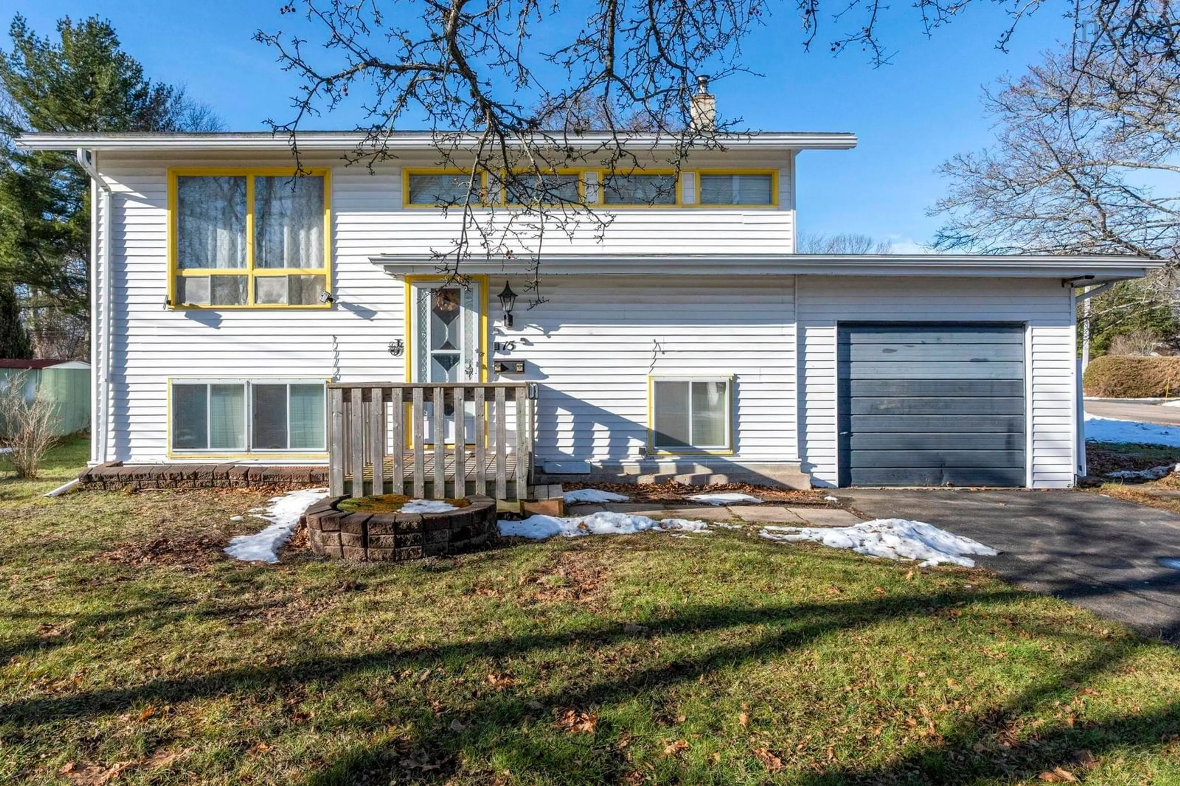 Home with vinyl exterior material, street for 15 Acadia St, Middleton Nova Scotia B0S 1P0