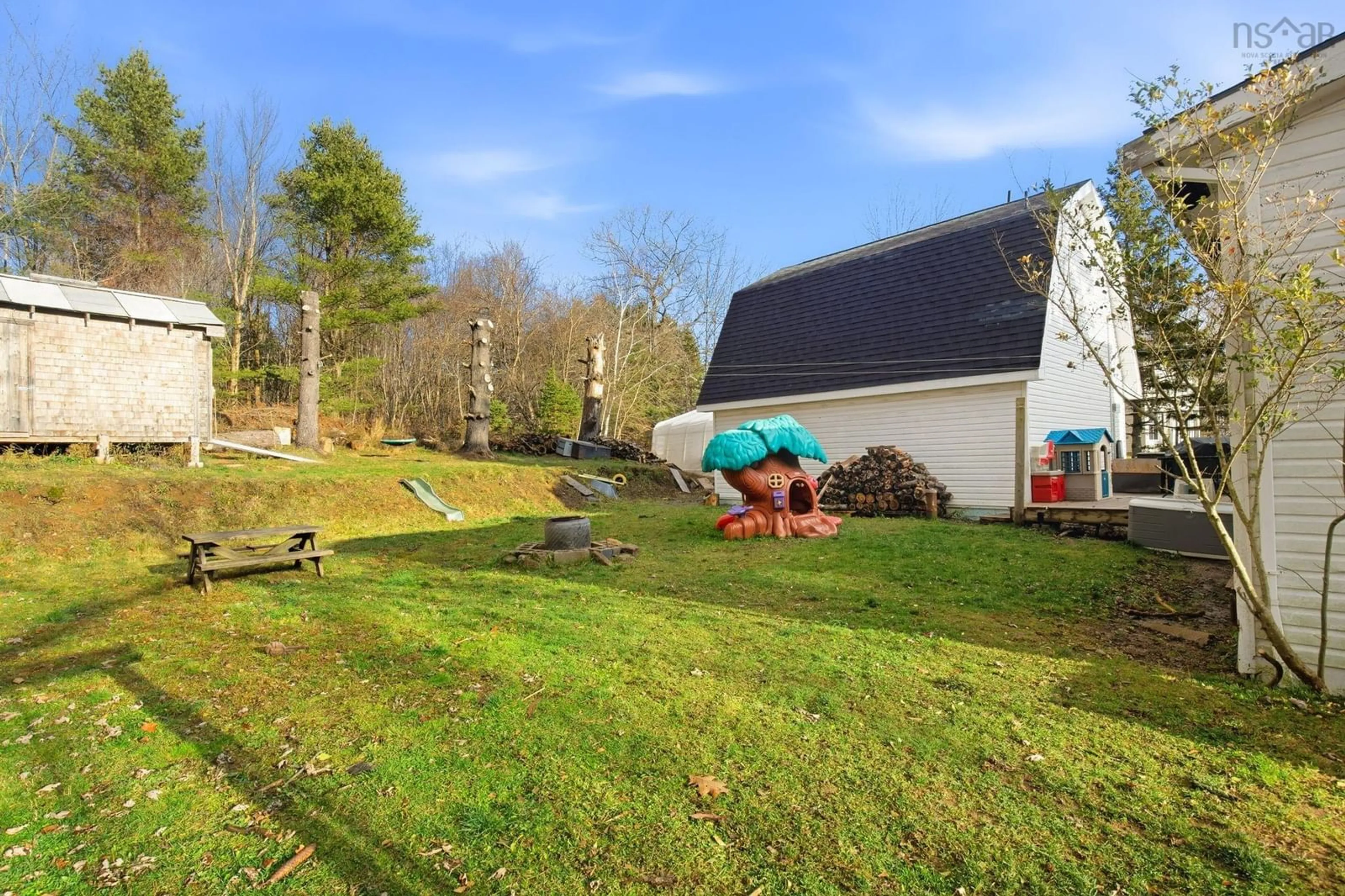 A pic from outside/outdoor area/front of a property/back of a property/a pic from drone, unknown for 176 Willow St, Hants Border Nova Scotia B0P 1P0