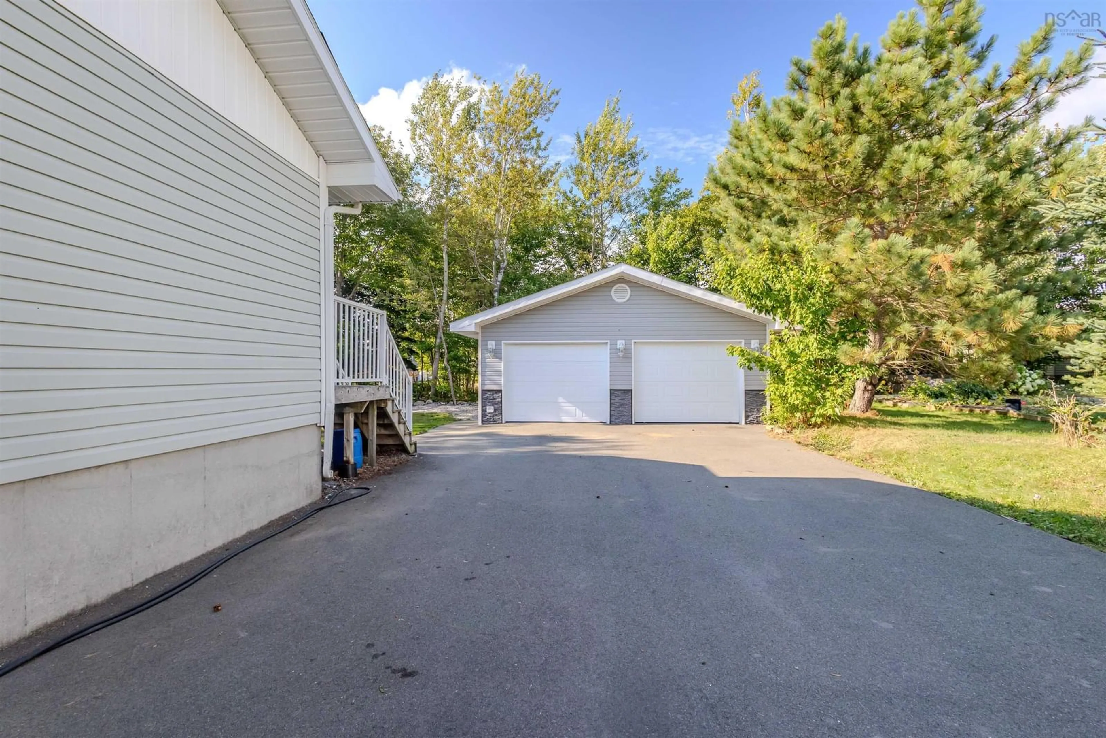 Indoor garage for 41 Franklyn Dr, Sydney Nova Scotia B1M 1A6