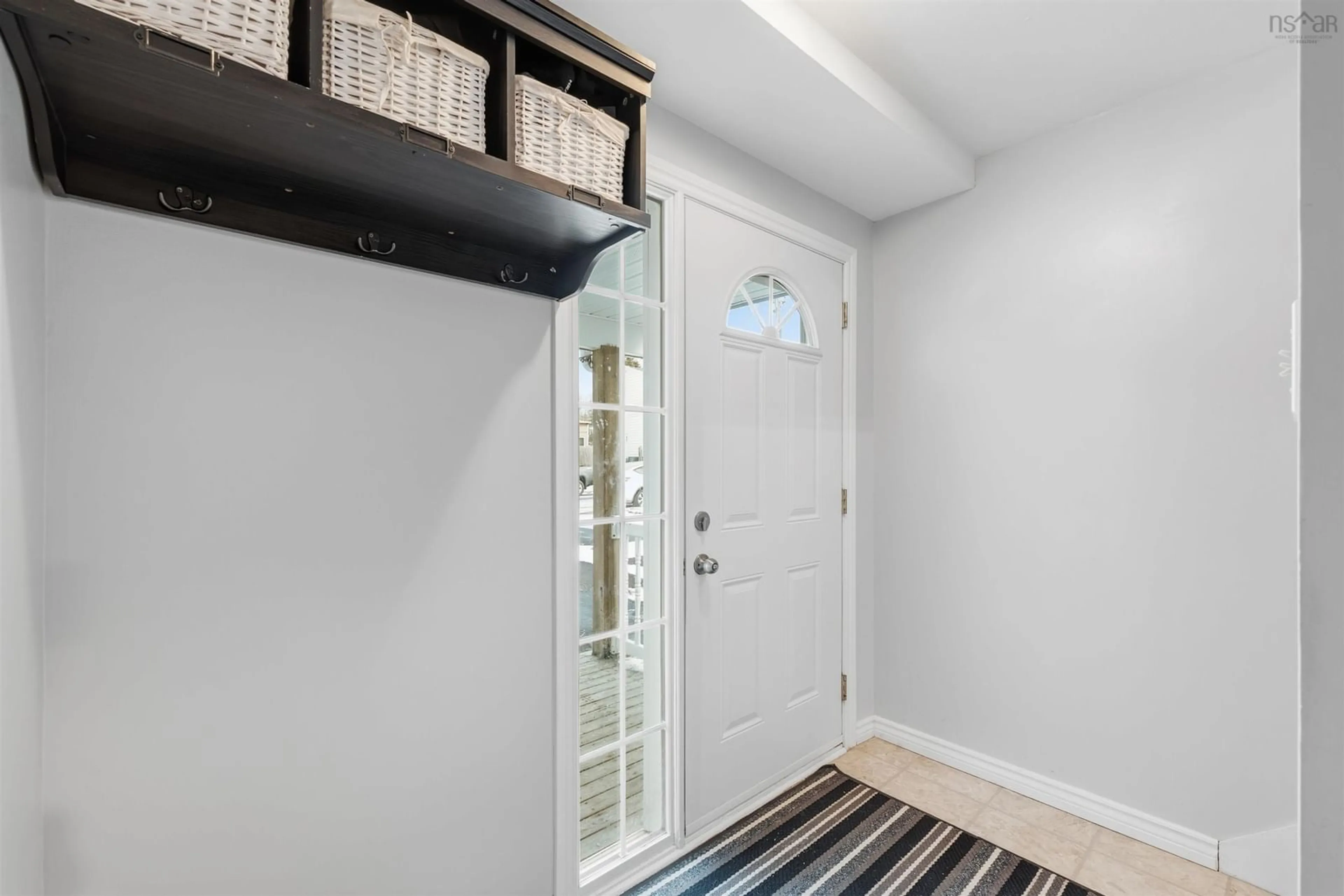 Indoor entryway for 24 Roblea Dr, Dartmouth Nova Scotia B2W 1Y7