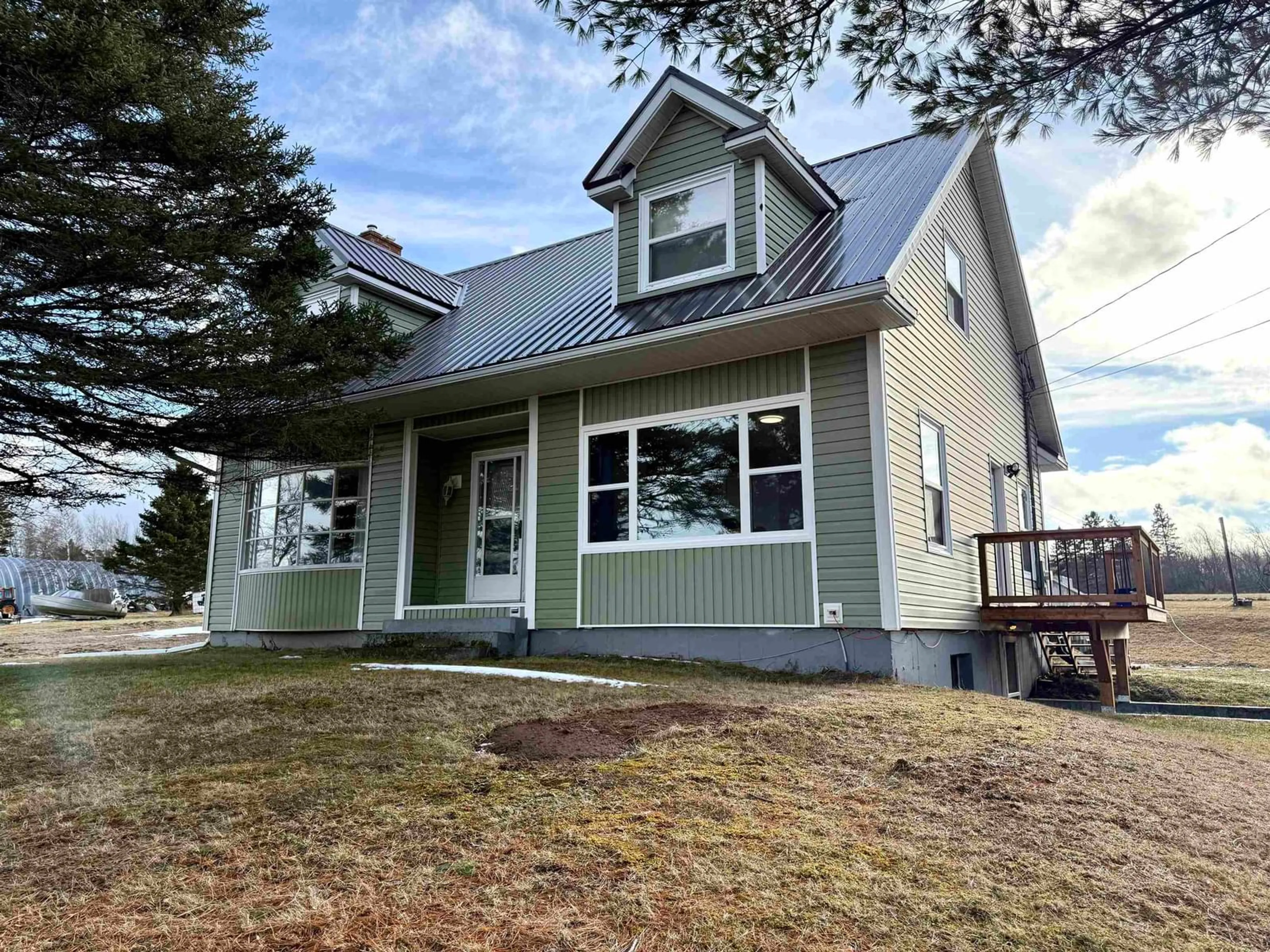 Home with vinyl exterior material, unknown for 1042 6 Hwy, Warren Nova Scotia B4Y 3Y2