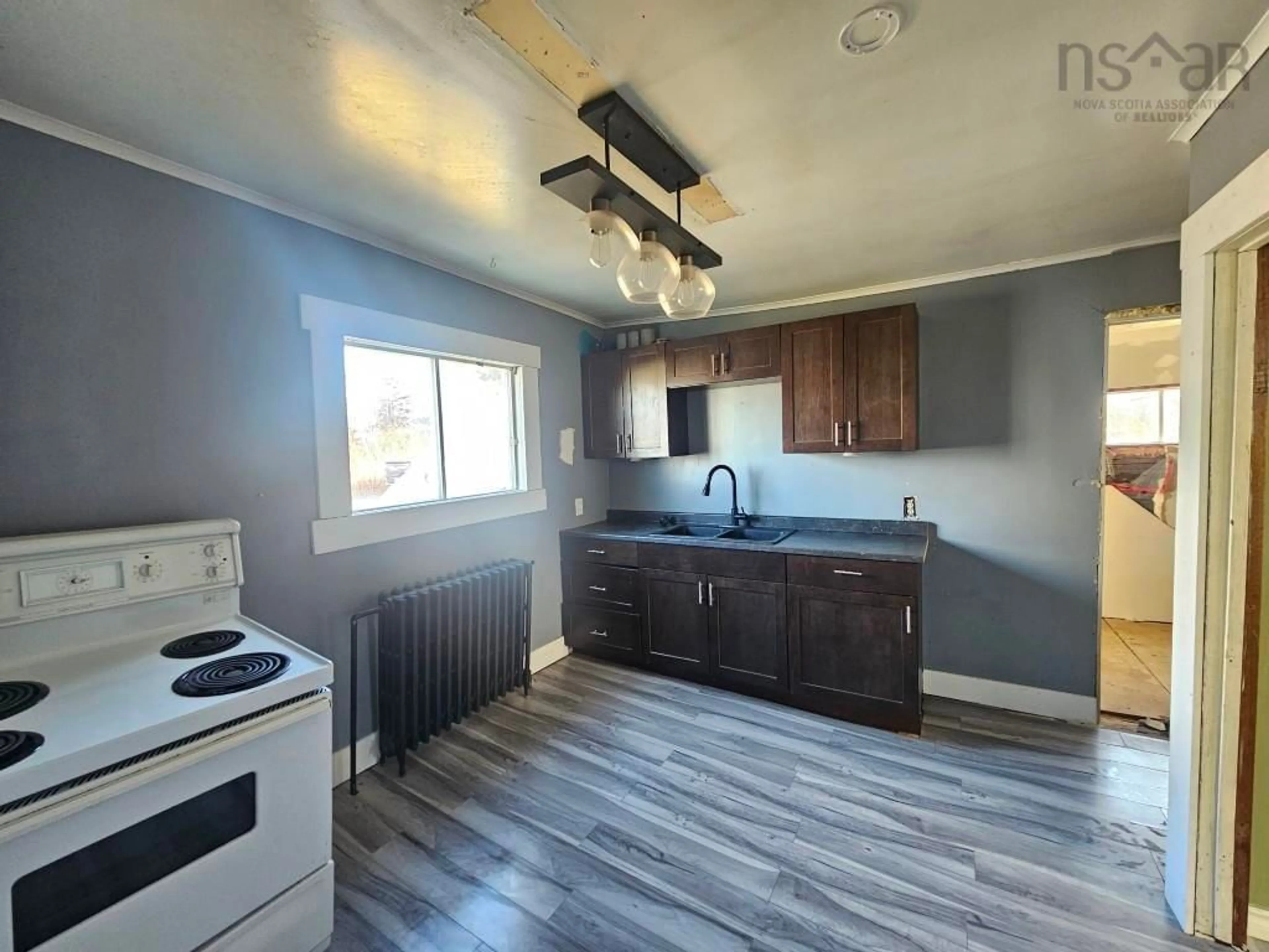 A pic of a room for 35 School St, Glace Bay Nova Scotia B1A 5J4