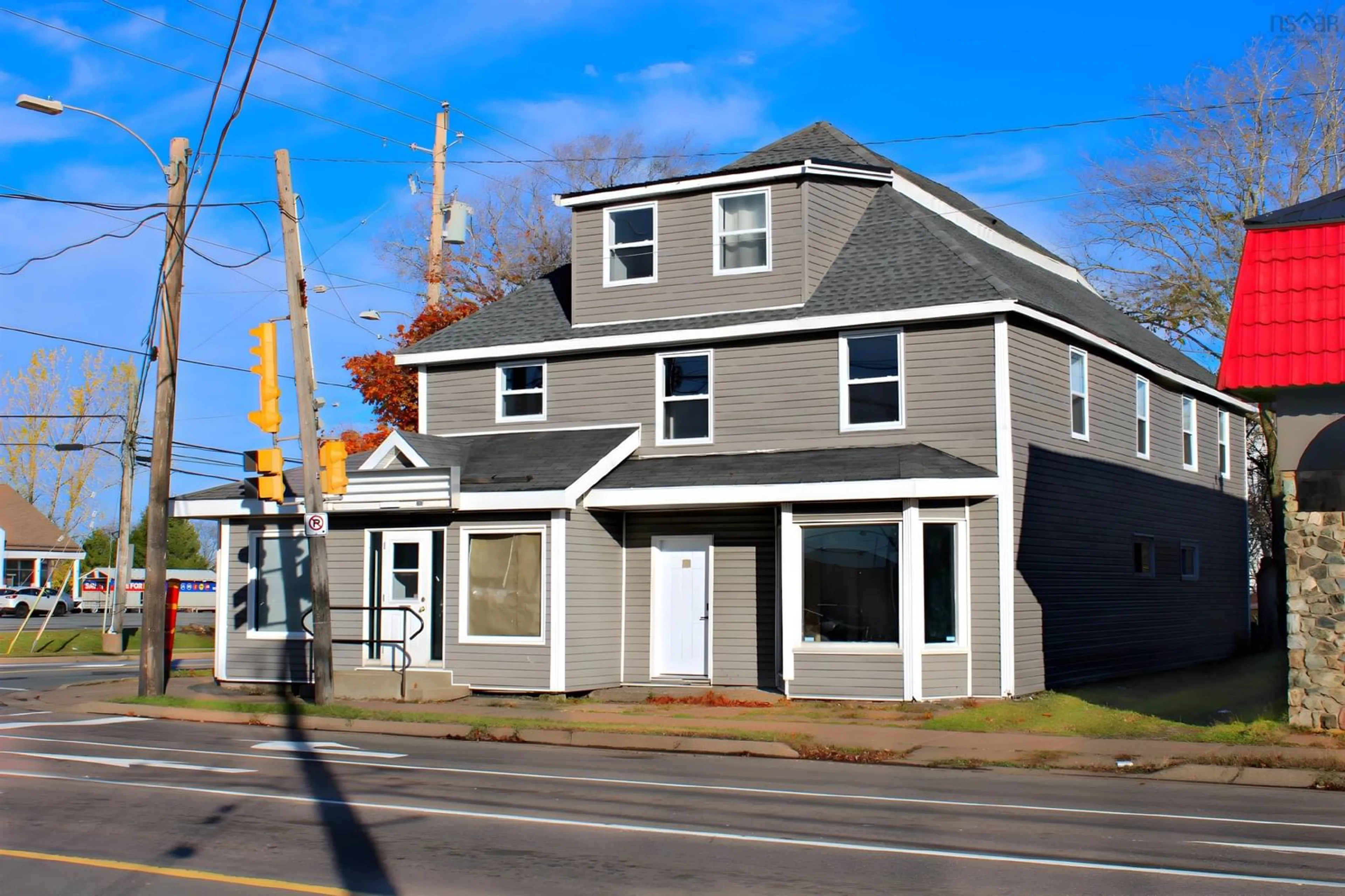 Home with vinyl exterior material, street for 1 Queen St, Truro Nova Scotia B2N 2A7