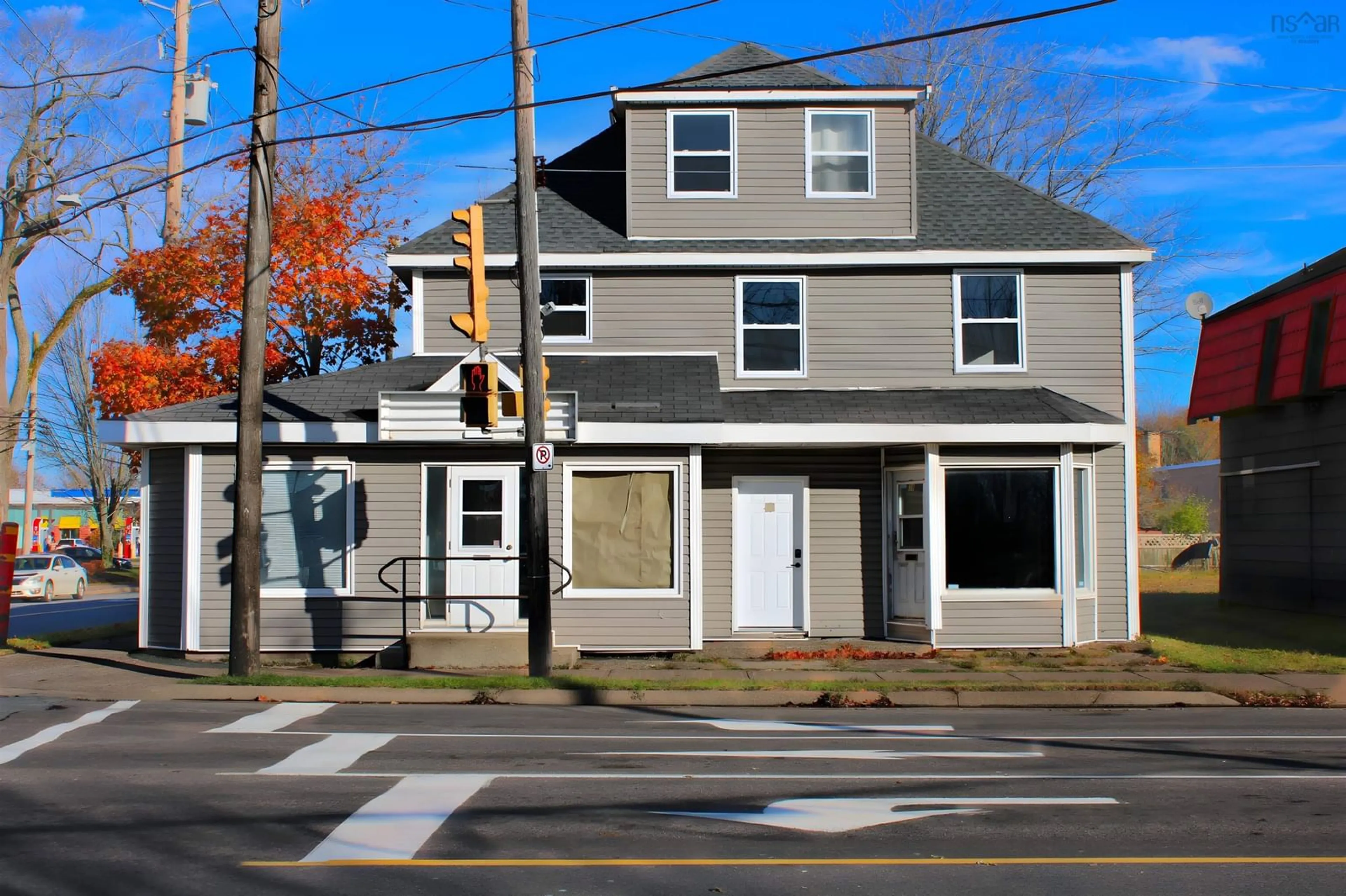 Home with vinyl exterior material, street for 1 Queen St, Truro Nova Scotia B2N 2A7