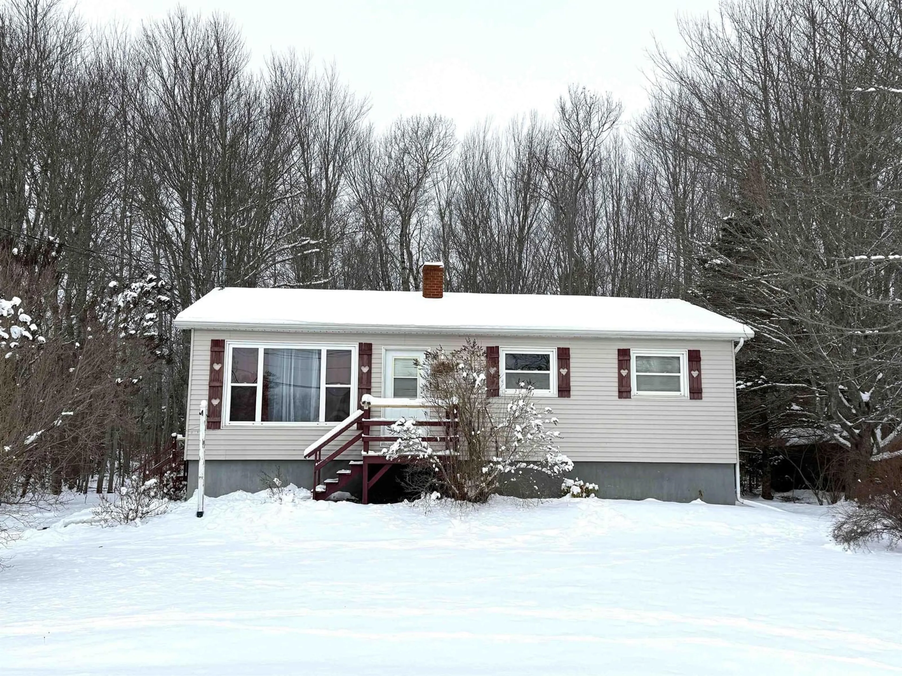 Home with vinyl exterior material, street for 29 North St, Middleton Nova Scotia B0S 1P0