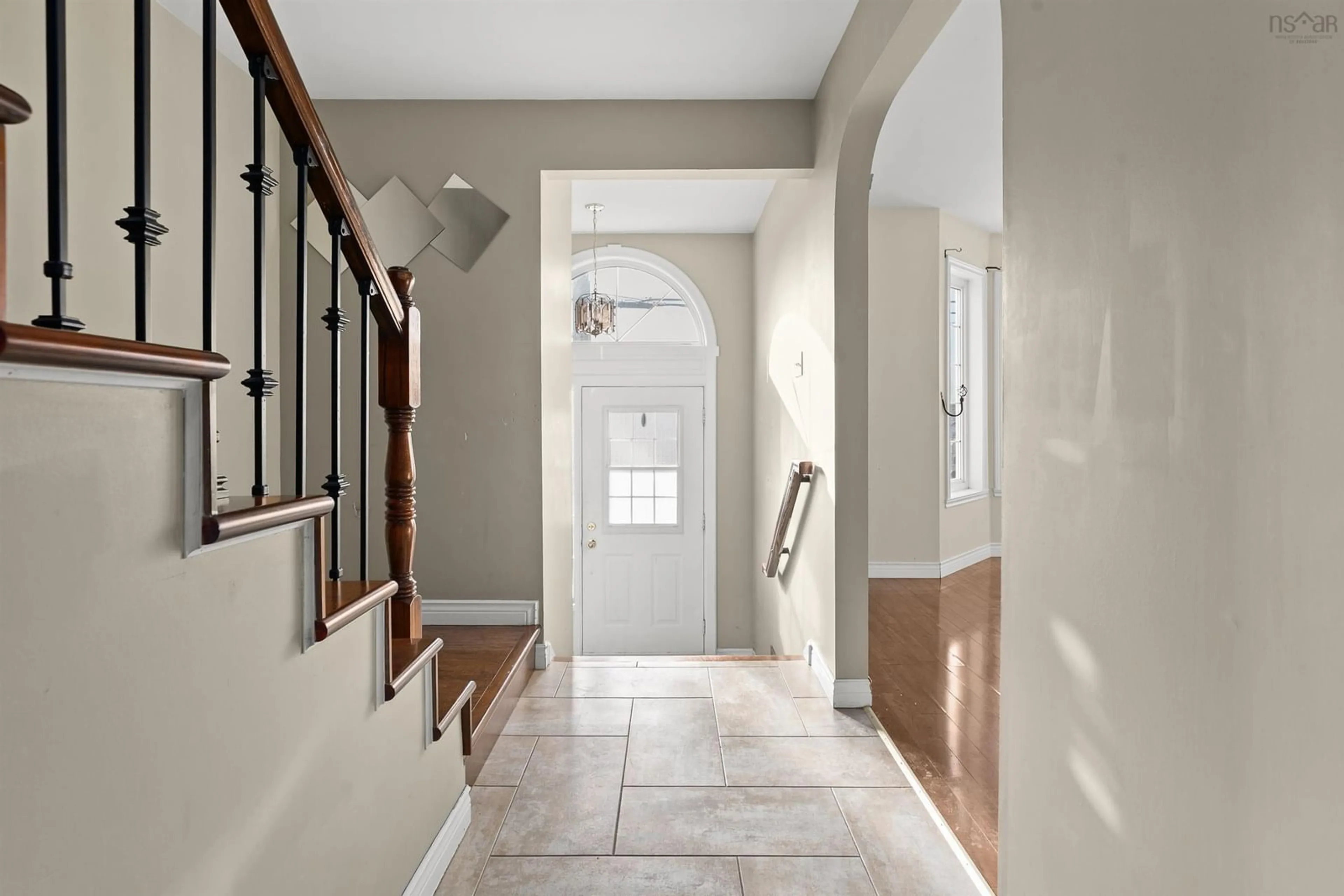 Indoor entryway for 20 Russell Lake Dr, Dartmouth Nova Scotia B2W 6E7