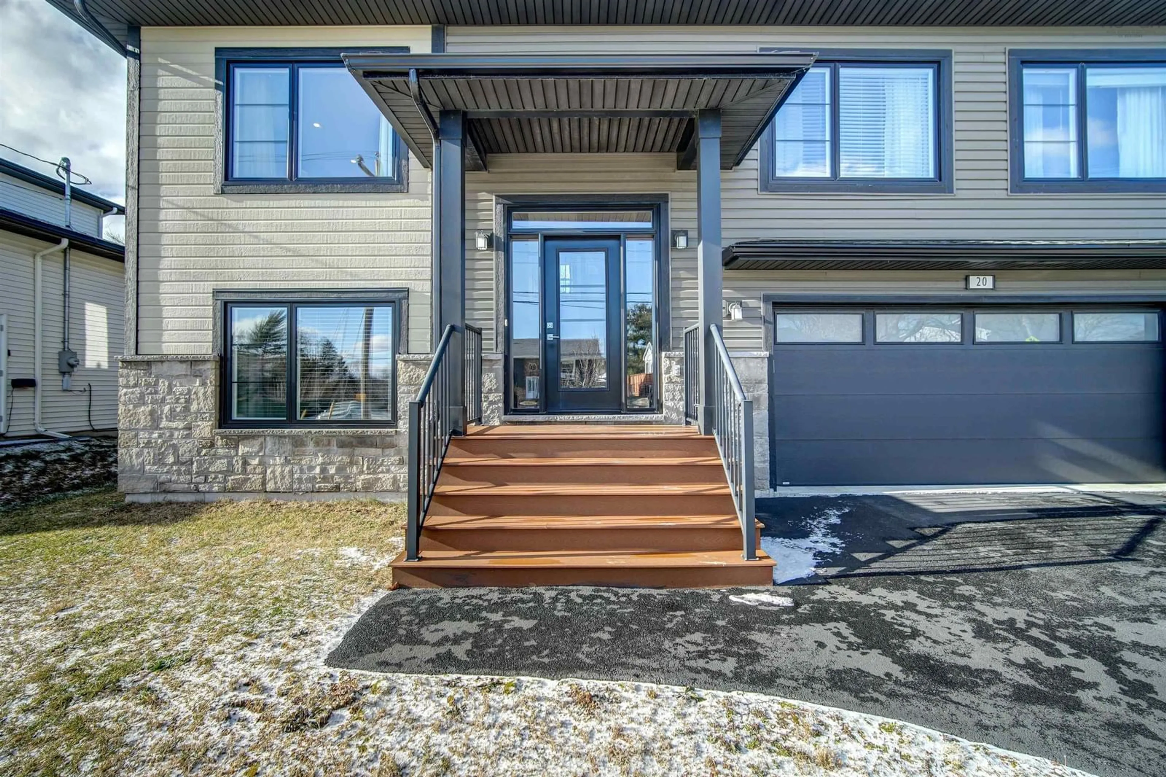 Indoor entryway for 20 Hamilton Dr, Middle Sackville Nova Scotia B4E 0S6