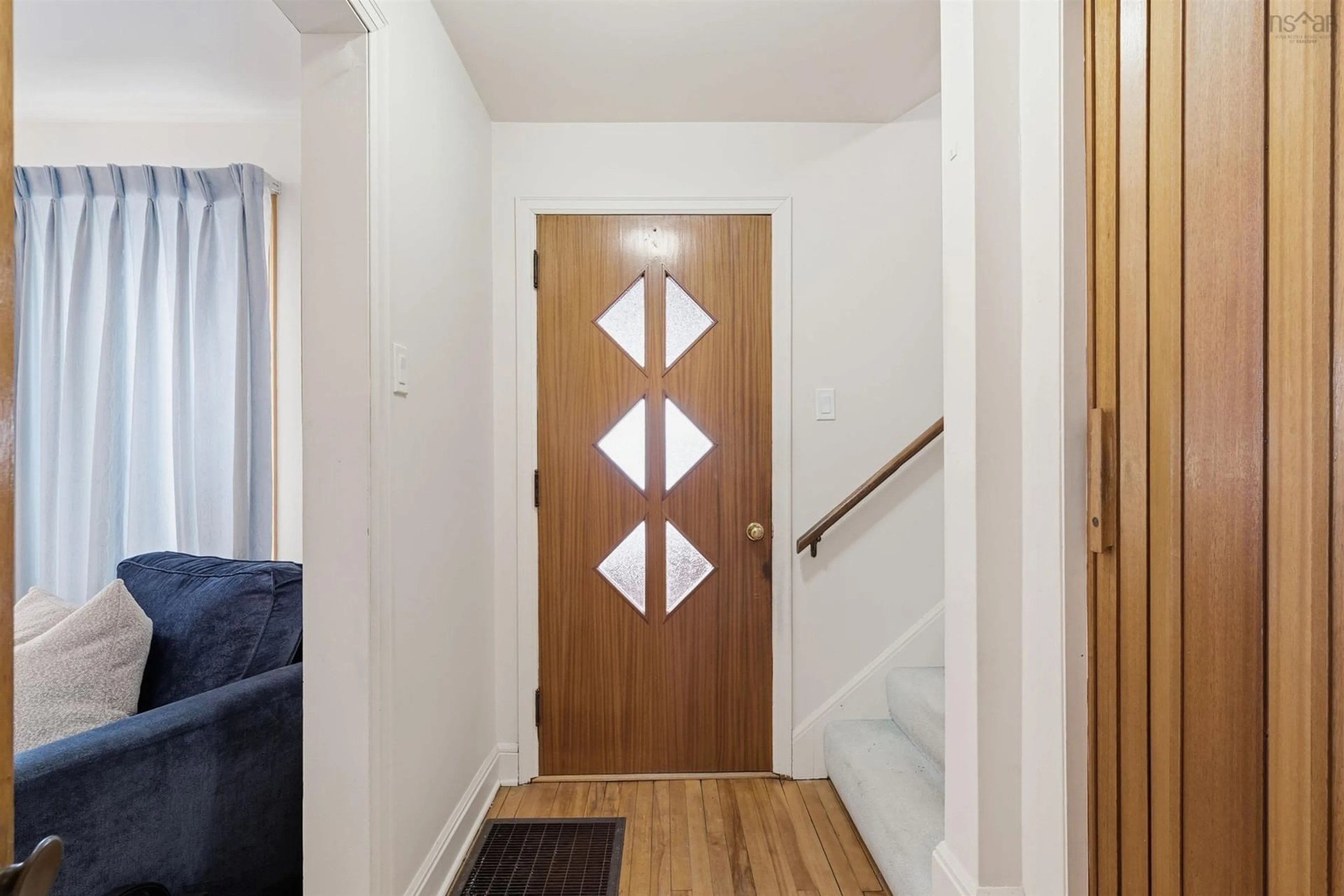 Indoor entryway for 6421 Dudley St, Halifax Nova Scotia B3L 2S1