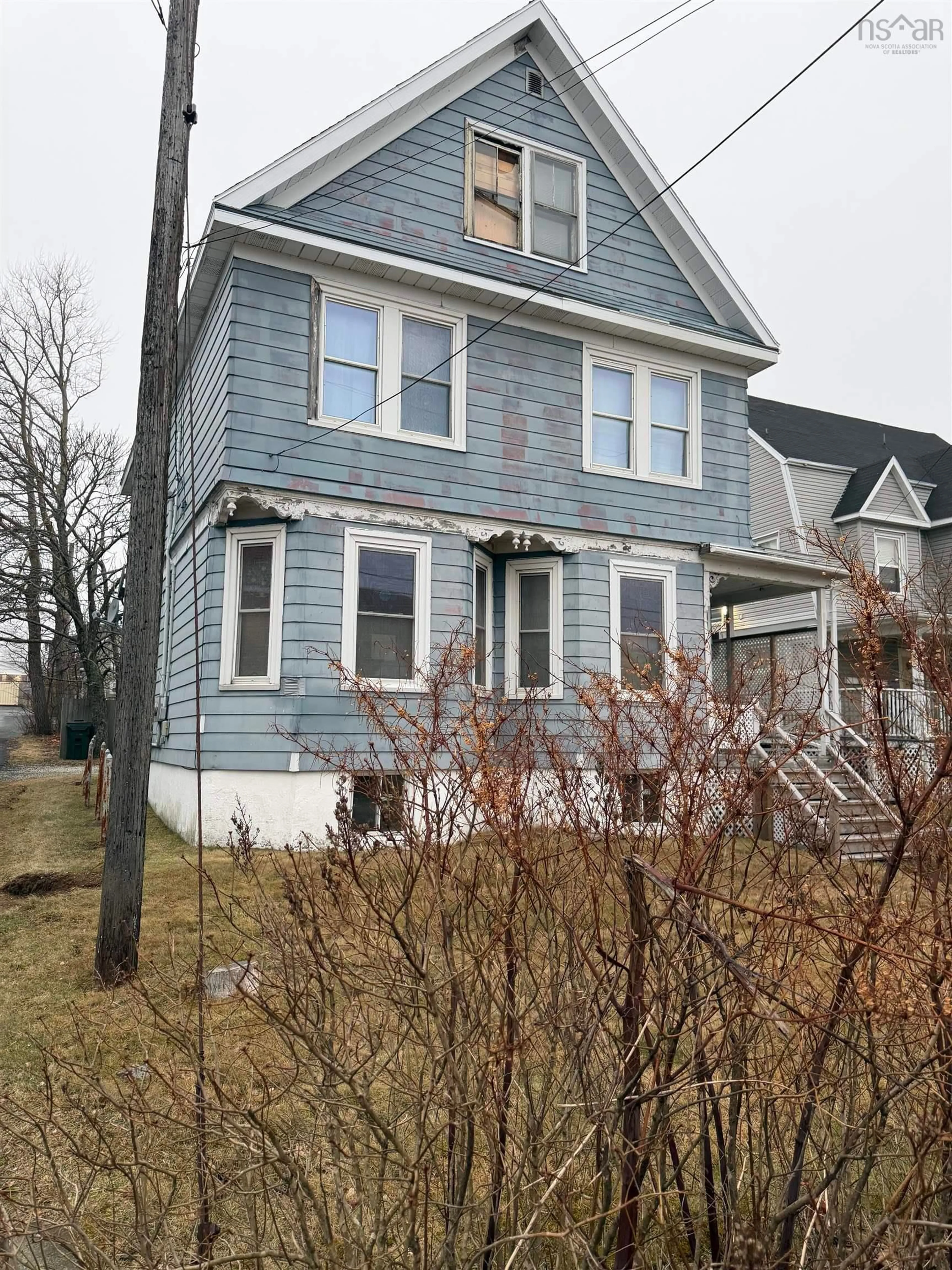 Home with vinyl exterior material, street for 218 York St, Glace Bay Nova Scotia B1A 2L8