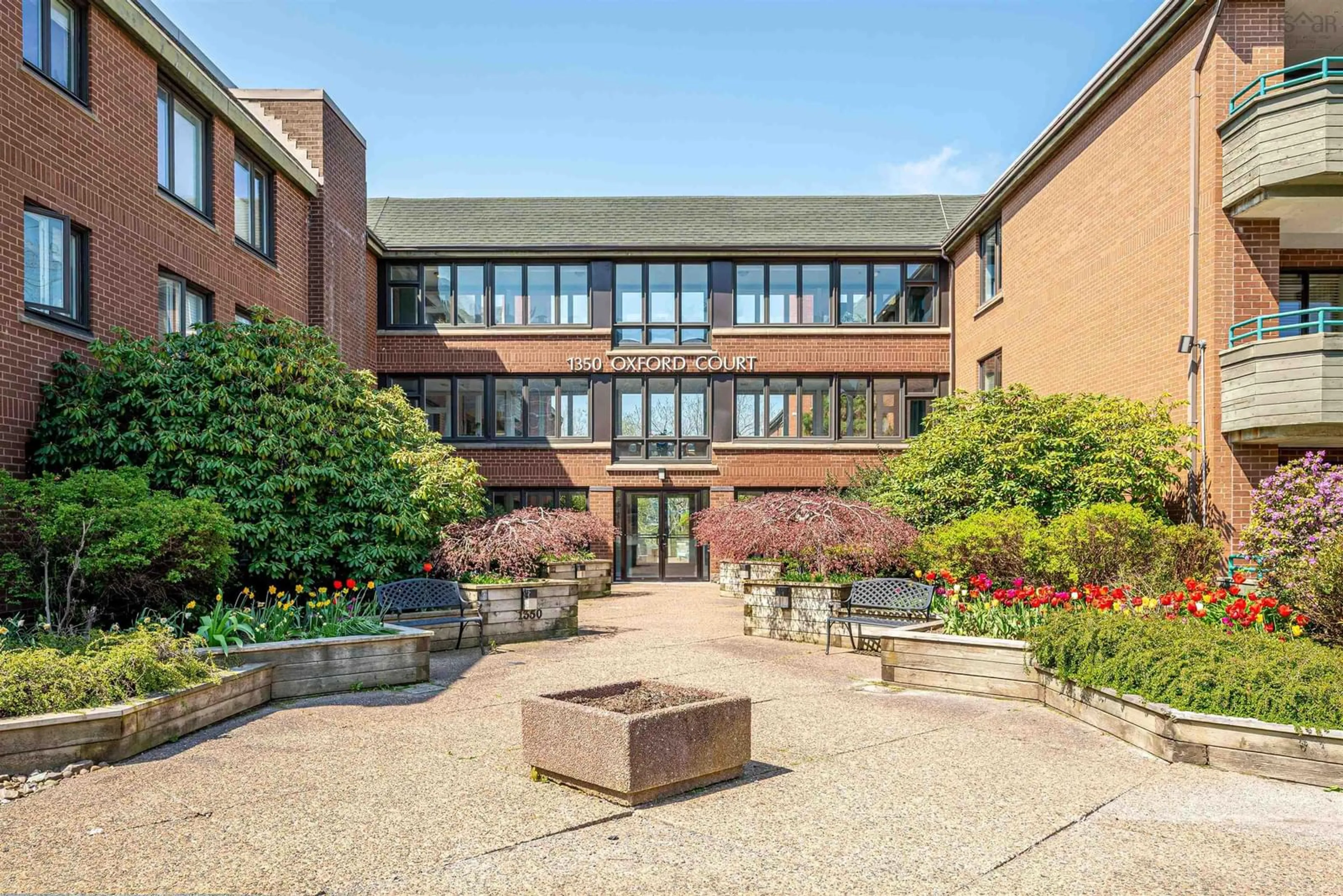 Indoor foyer for 1350 Oxford St #112, Halifax Nova Scotia B3H 3Y8