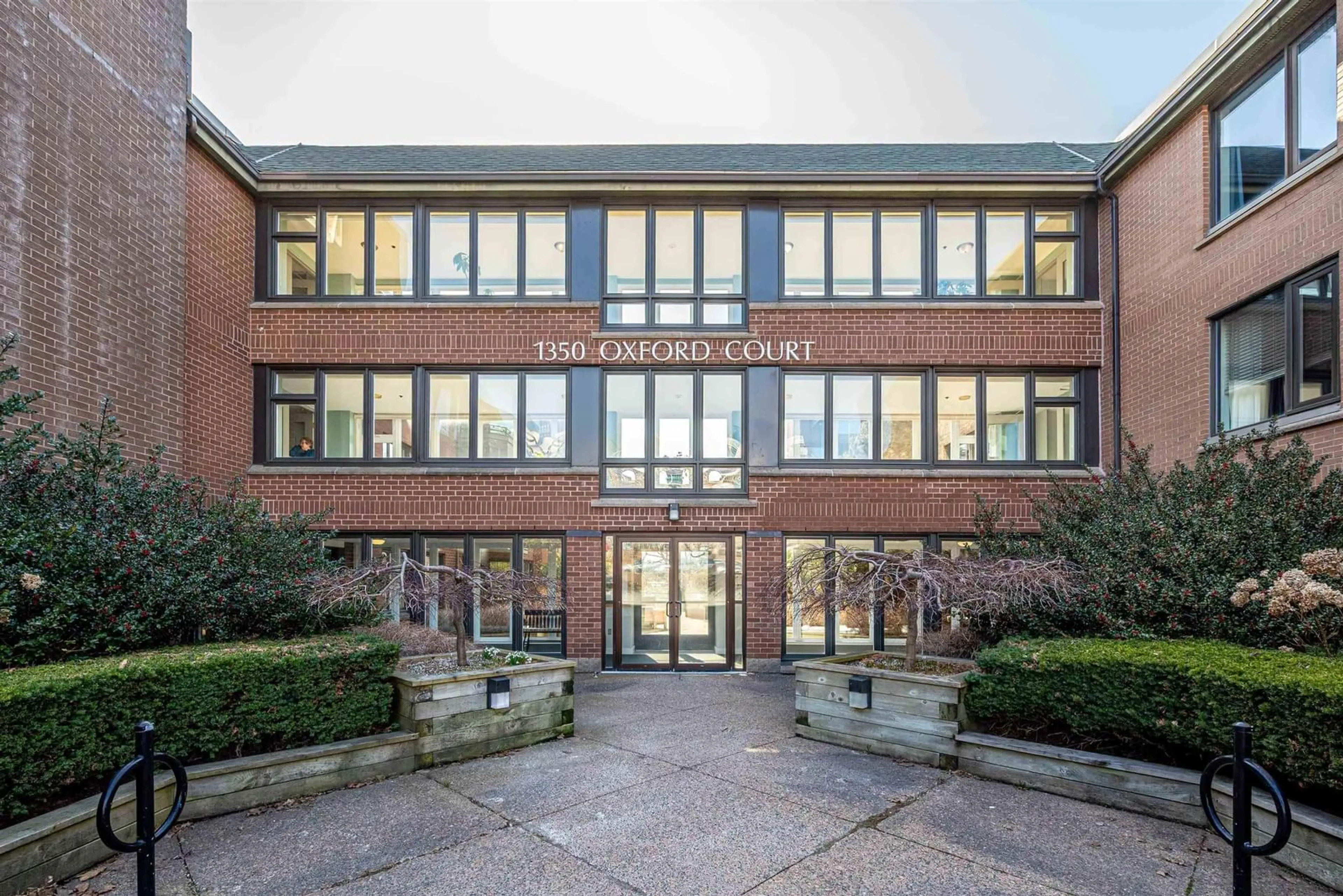 Indoor foyer for 1350 Oxford St #112, Halifax Nova Scotia B3H 3Y8