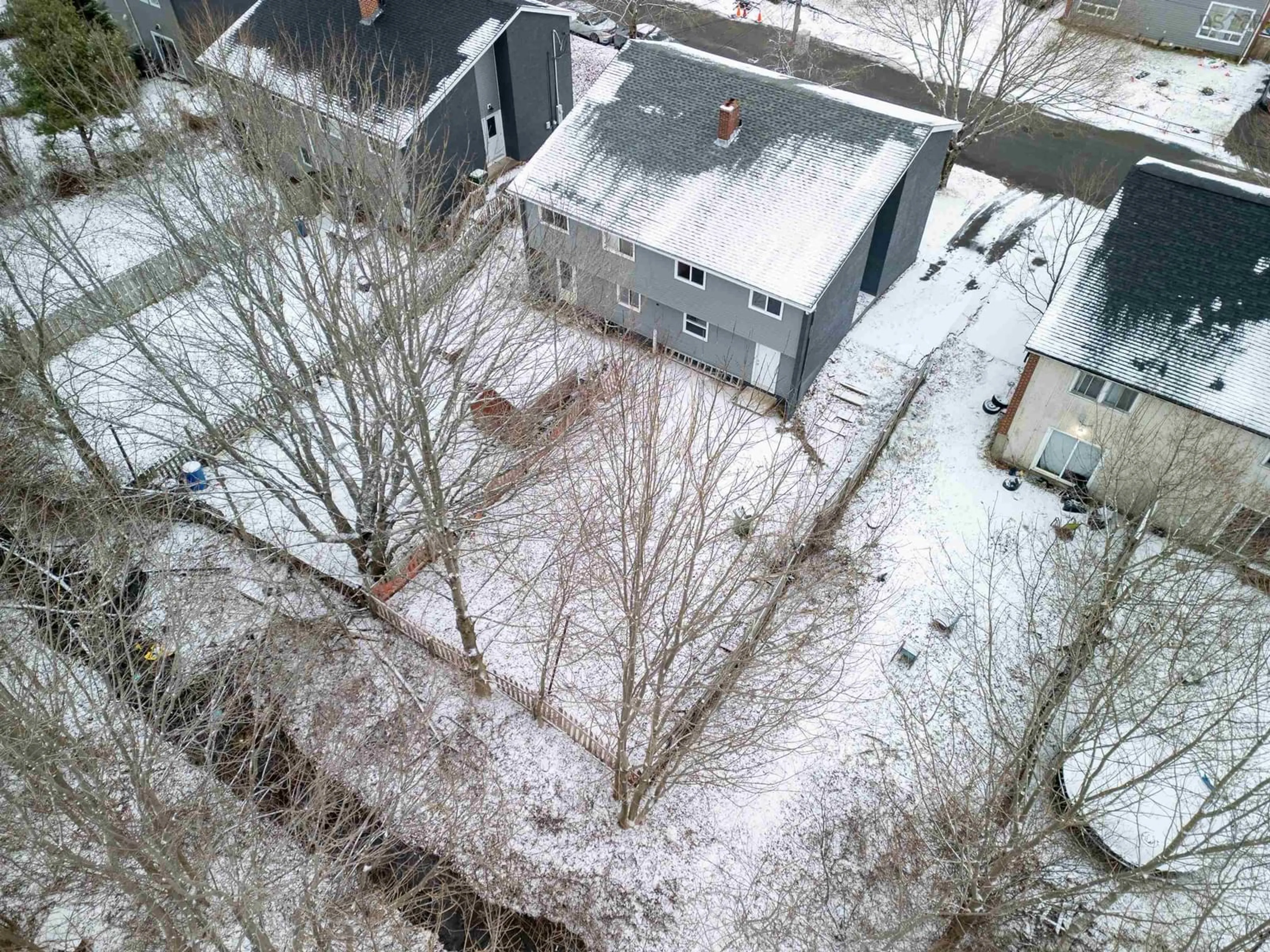 A pic from outside/outdoor area/front of a property/back of a property/a pic from drone, unknown for 9-9A Ruben Crt, Dartmouth Nova Scotia B2X 1L9