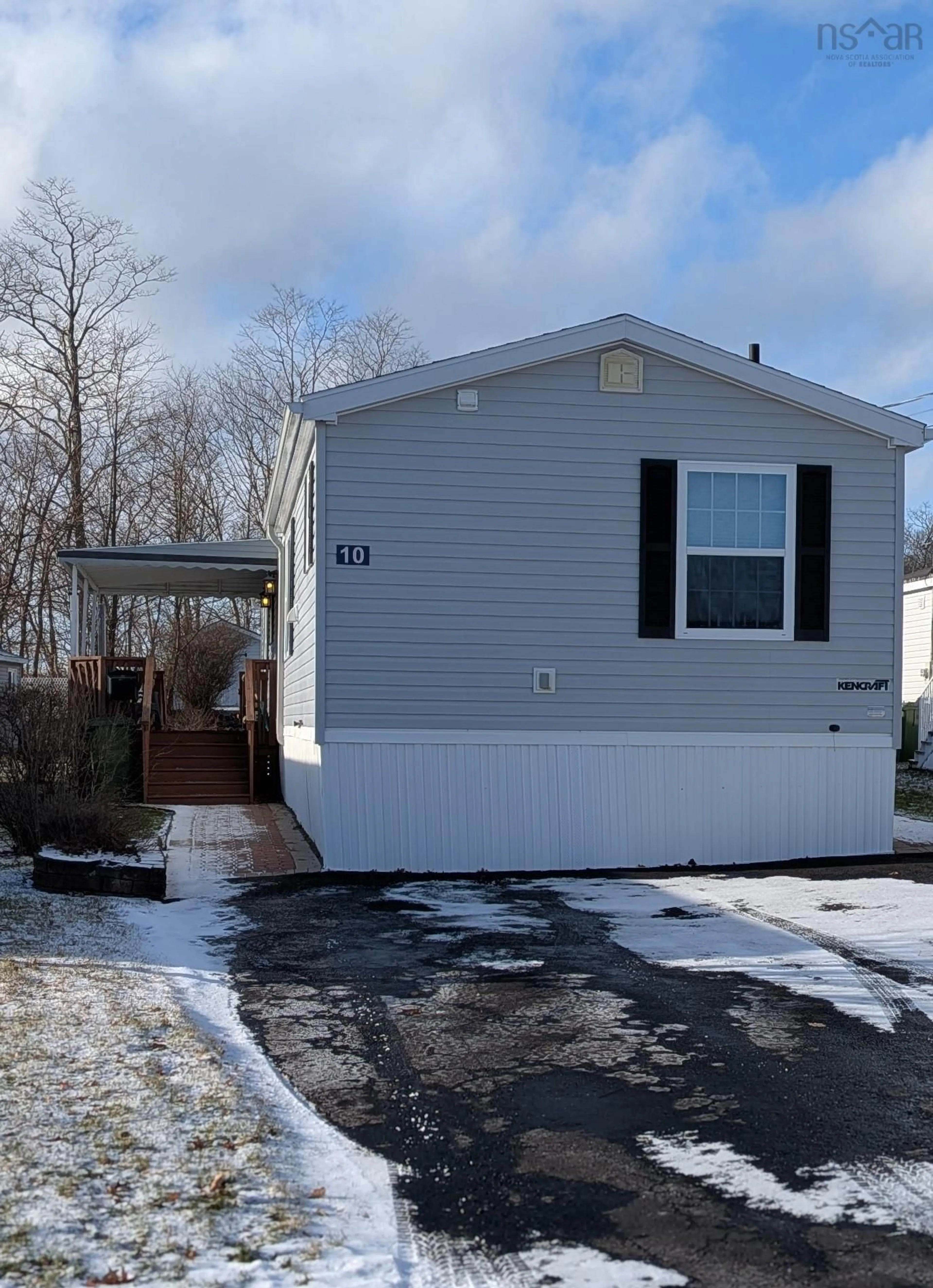 Home with vinyl exterior material, street for 10 Osprey Crt, Bridgewater Nova Scotia B4V 4E5