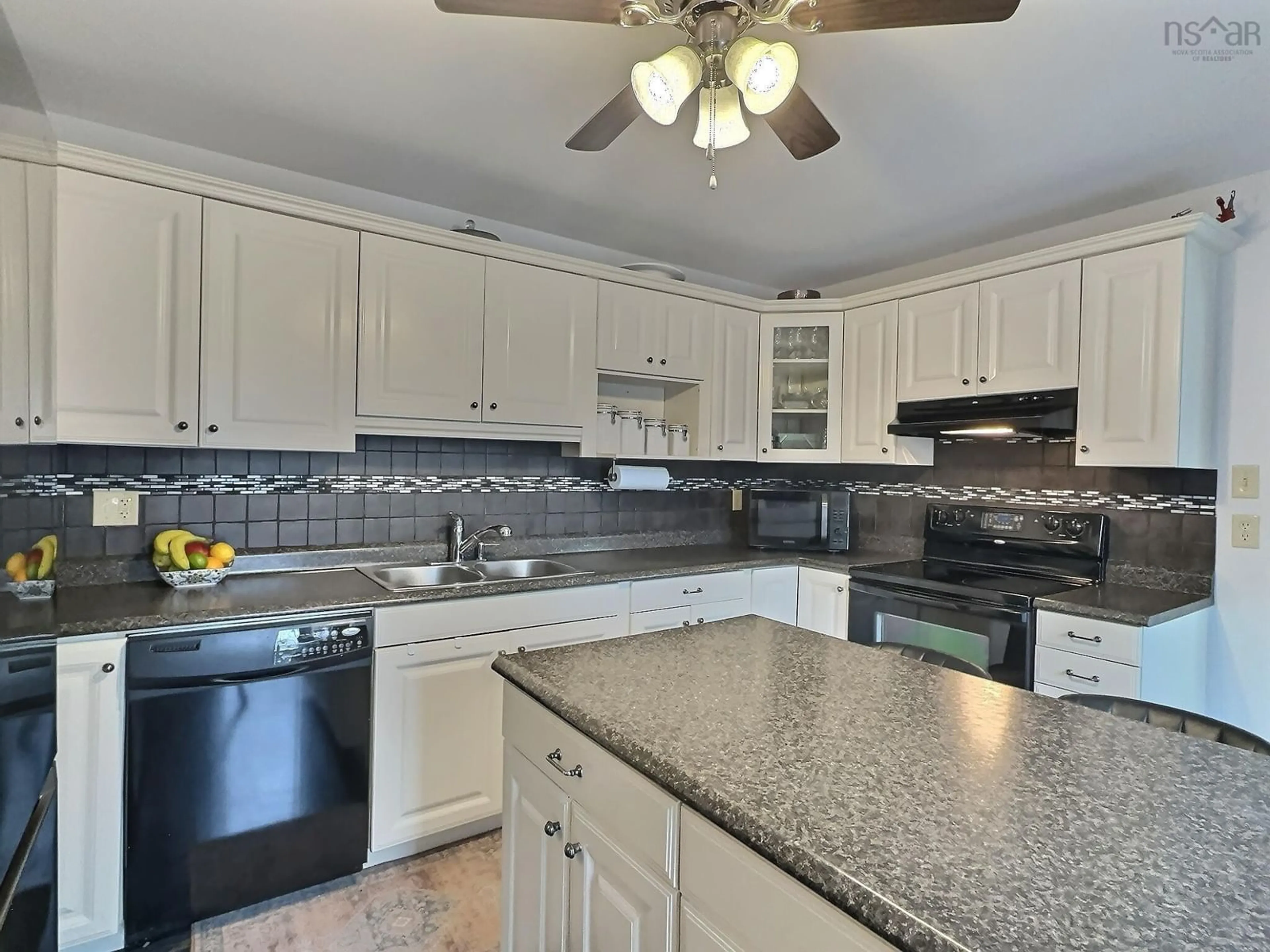 Unknown for 355 Queen St, Truro Nova Scotia B2N 2C4