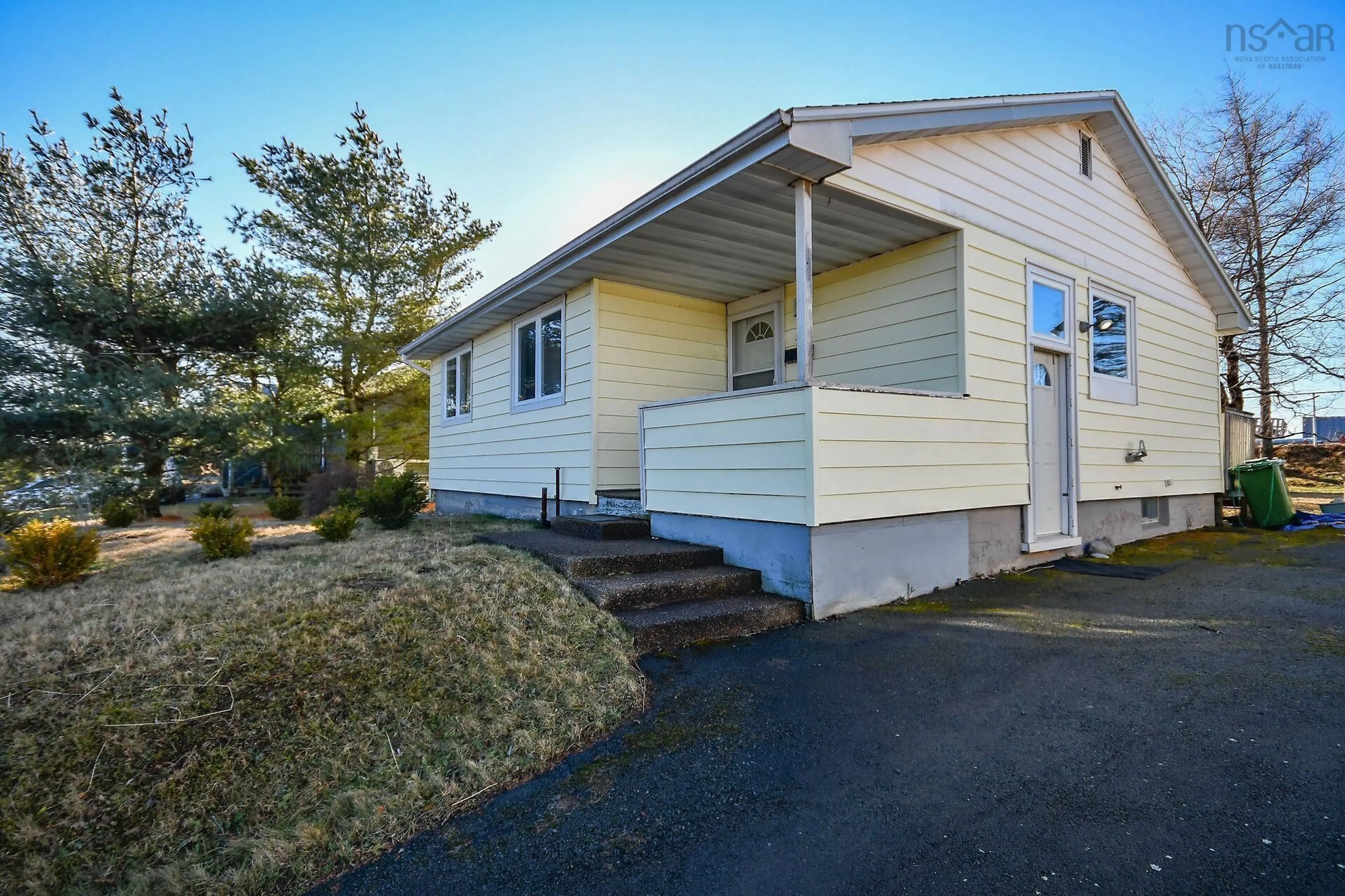 Home with vinyl exterior material, street for 51 Mansion Ave, Halifax Nova Scotia B3R 1C8