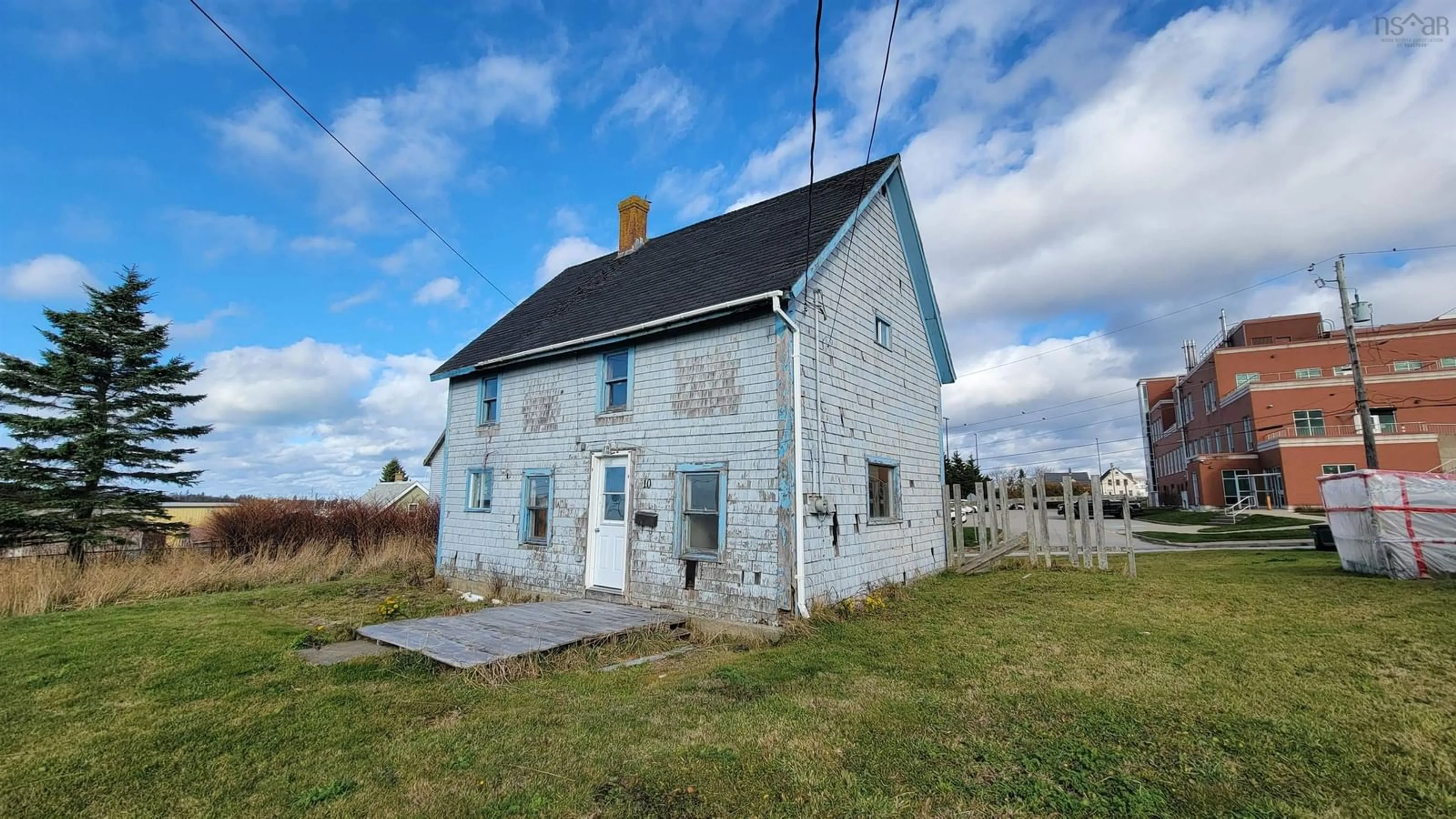 A pic from outside/outdoor area/front of a property/back of a property/a pic from drone, building for 10 Porters Lane, Yarmouth Nova Scotia B5A 3S1