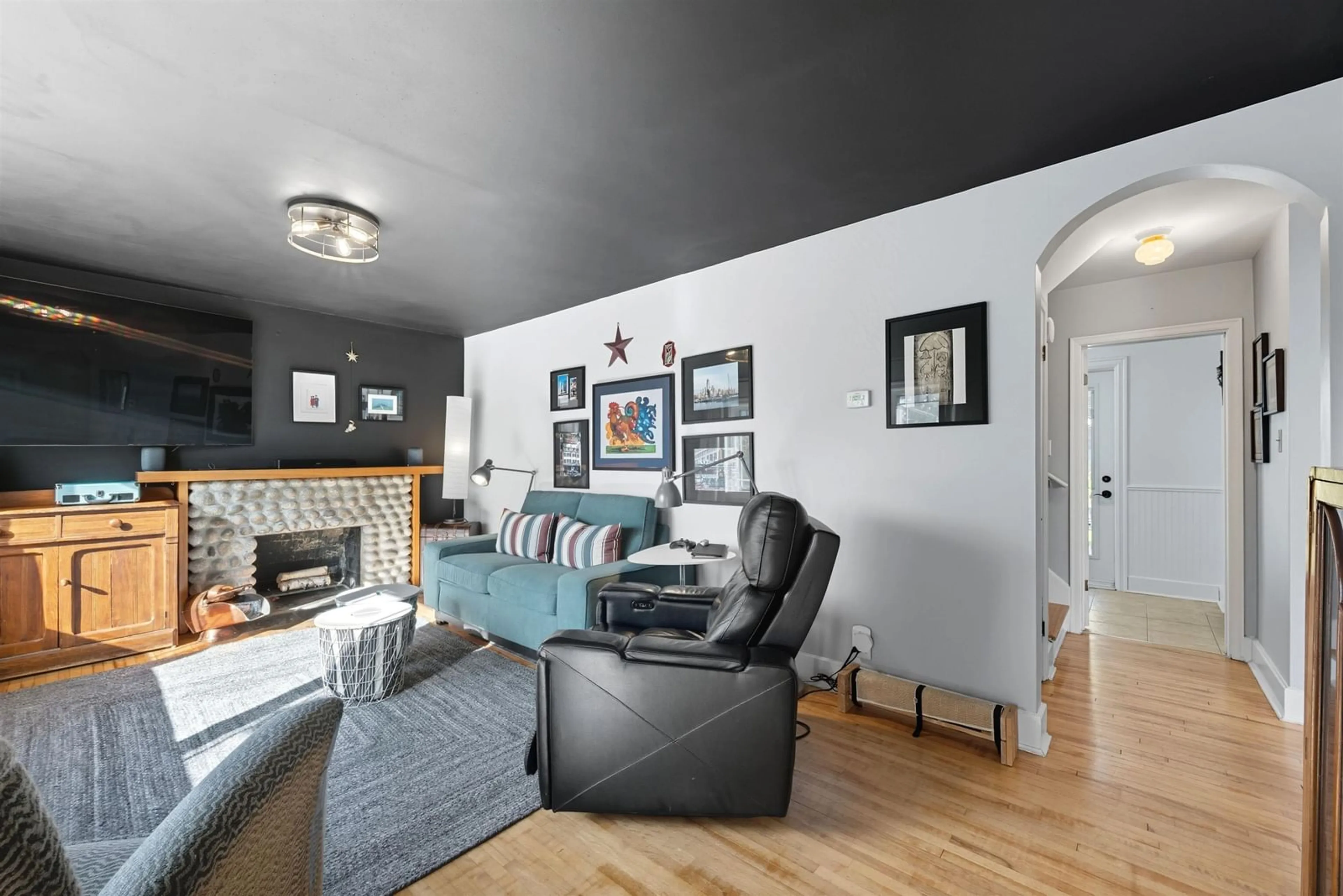 Living room with furniture, unknown for 3821 Basinview Dr, Halifax Nova Scotia B3K 5A2