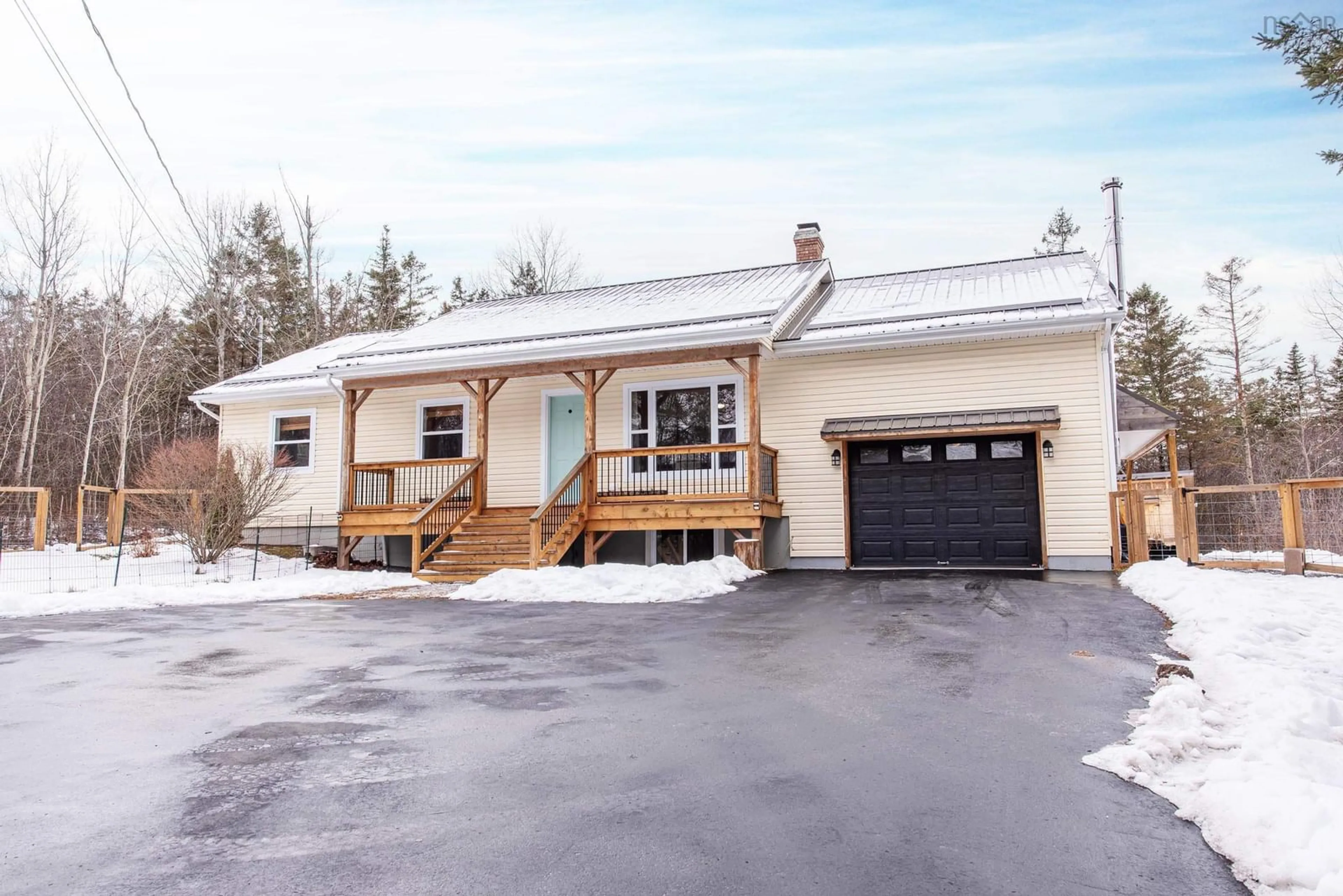 Indoor garage for 355 Oak Island Rd, Avonport Nova Scotia B0P 1P0