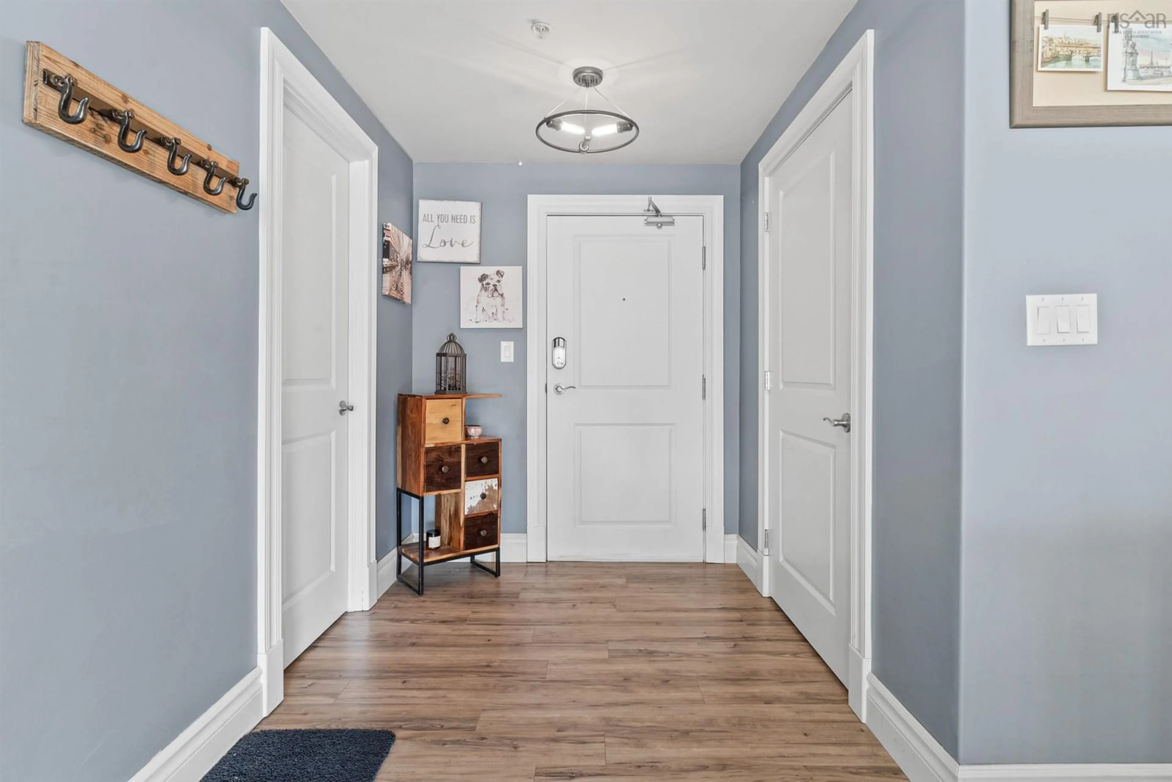 Indoor entryway for 1270 Oxford St #106, Halifax Nova Scotia B3H 3Y8
