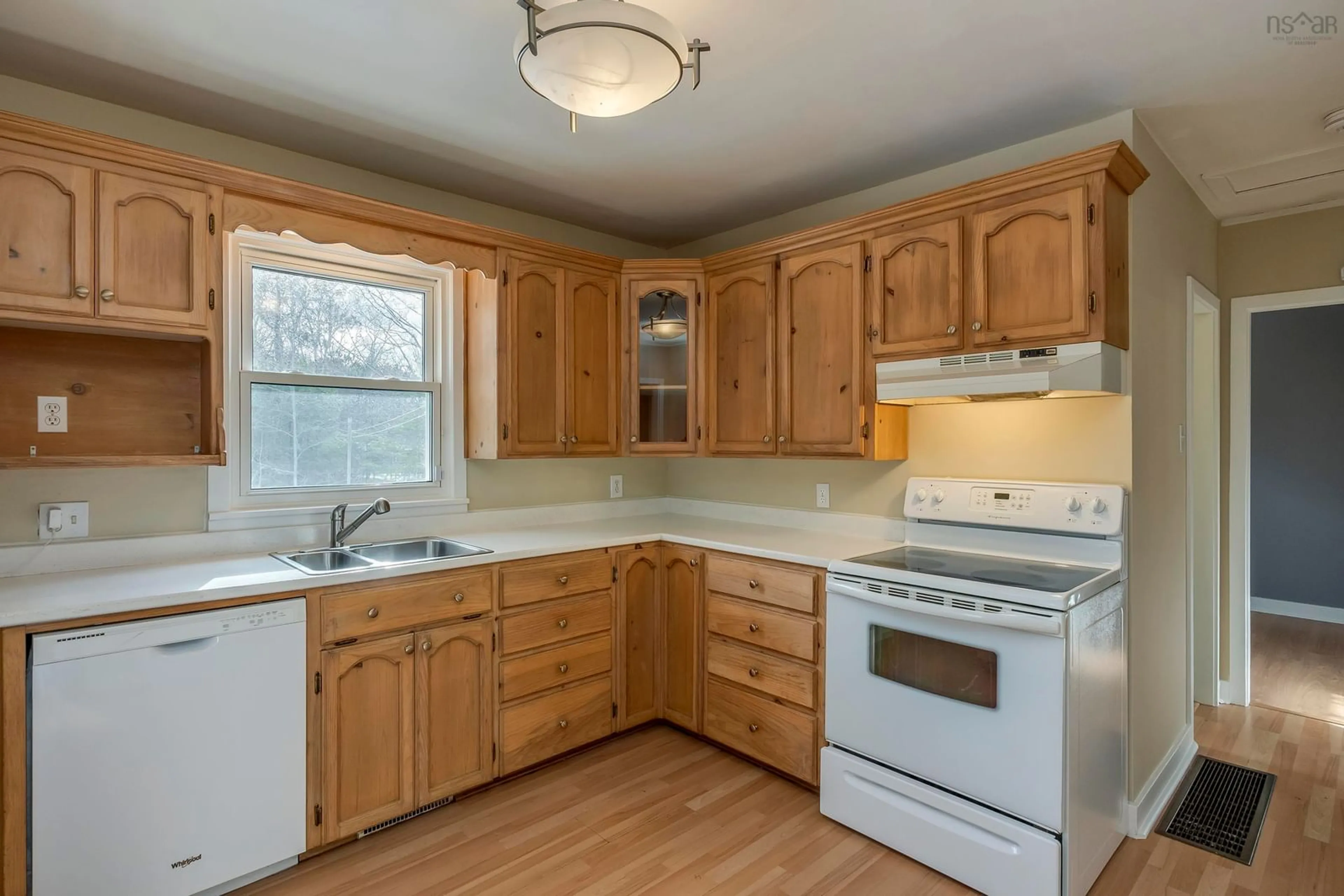Standard kitchen, wood/laminate floor for 516 Windsor St, Kingston Nova Scotia B0P 1R0