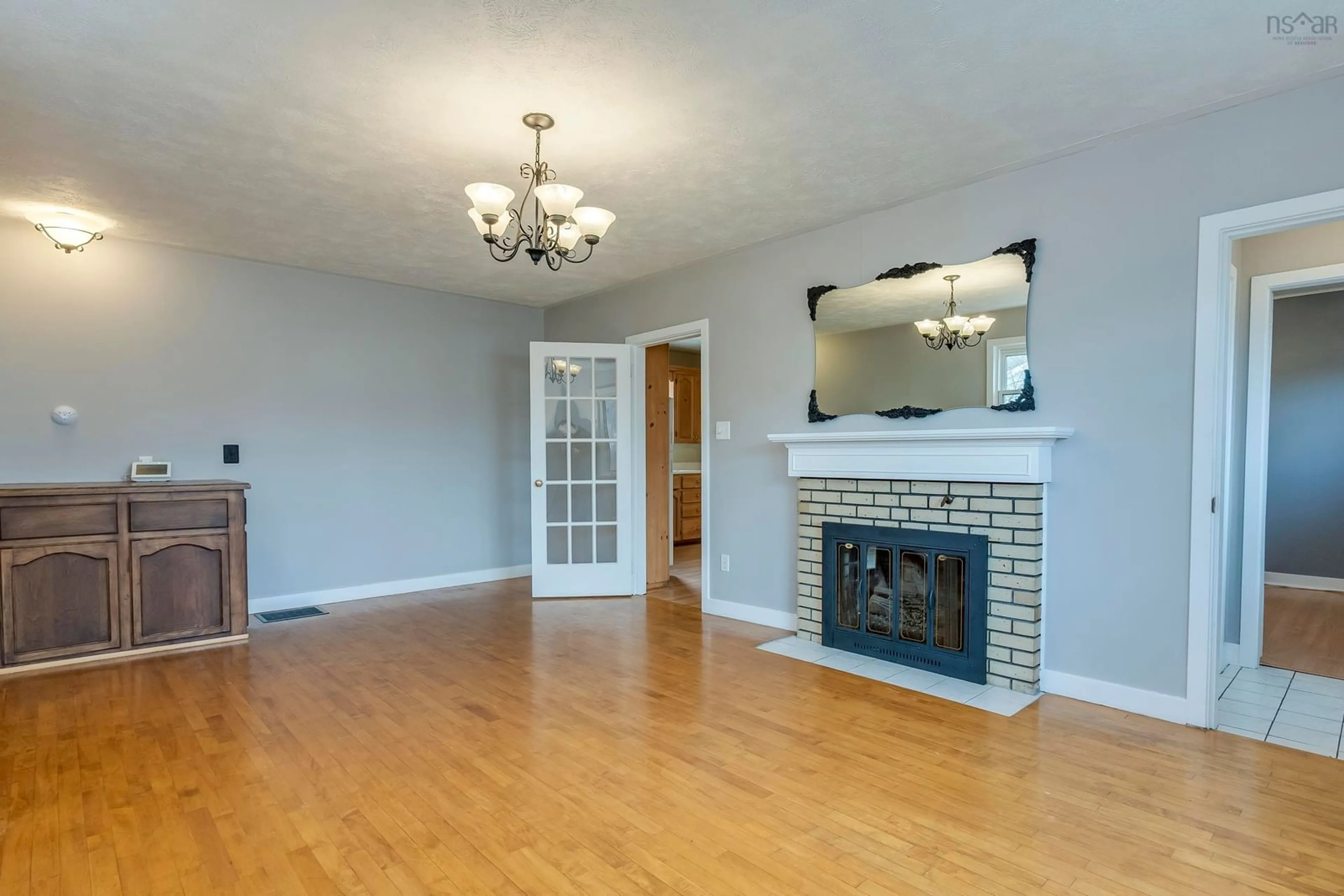 Living room with furniture, wood/laminate floor for 516 Windsor St, Kingston Nova Scotia B0P 1R0