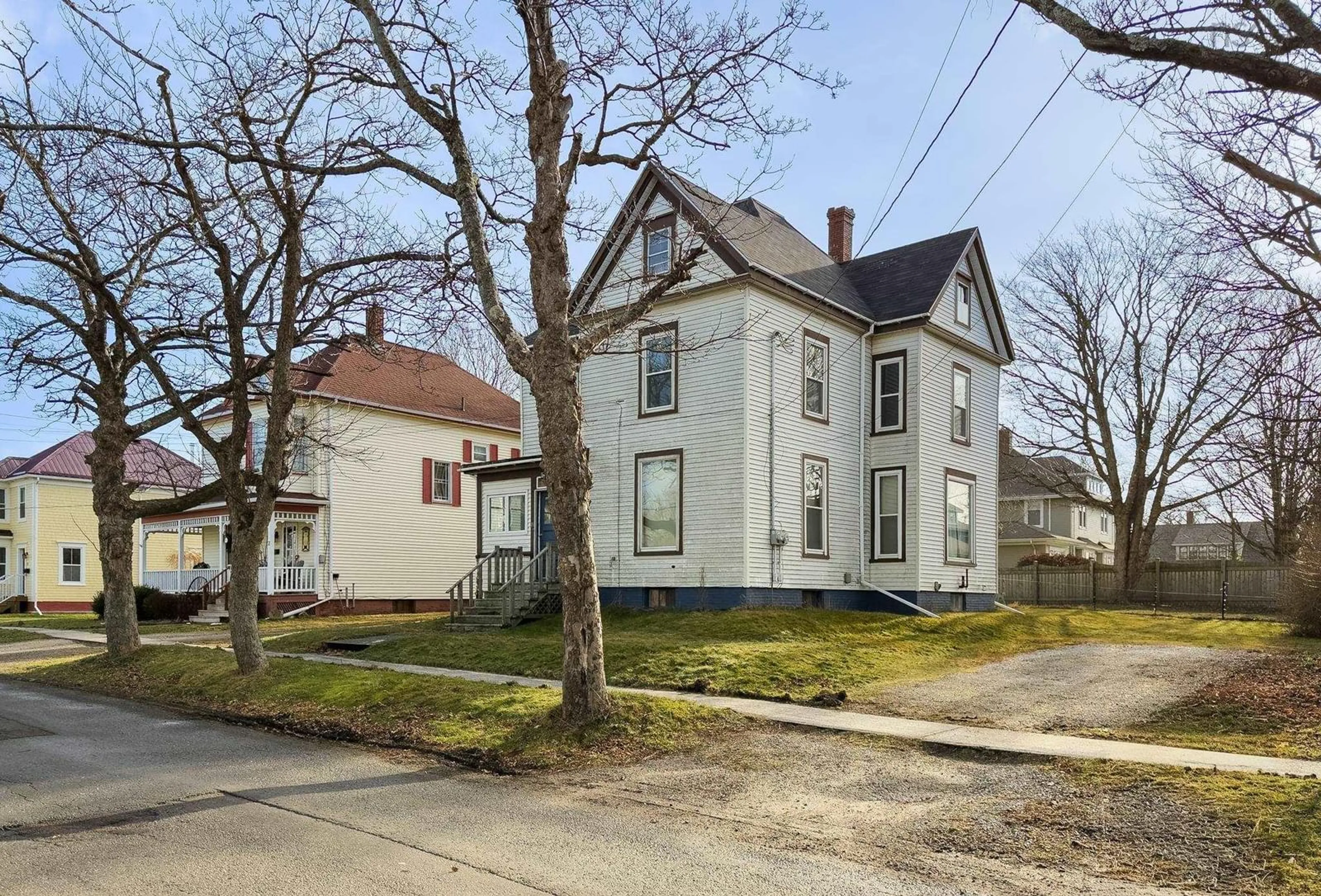 A pic from outside/outdoor area/front of a property/back of a property/a pic from drone, street for 19 Porter St, Yarmouth Nova Scotia B5A 2Y7