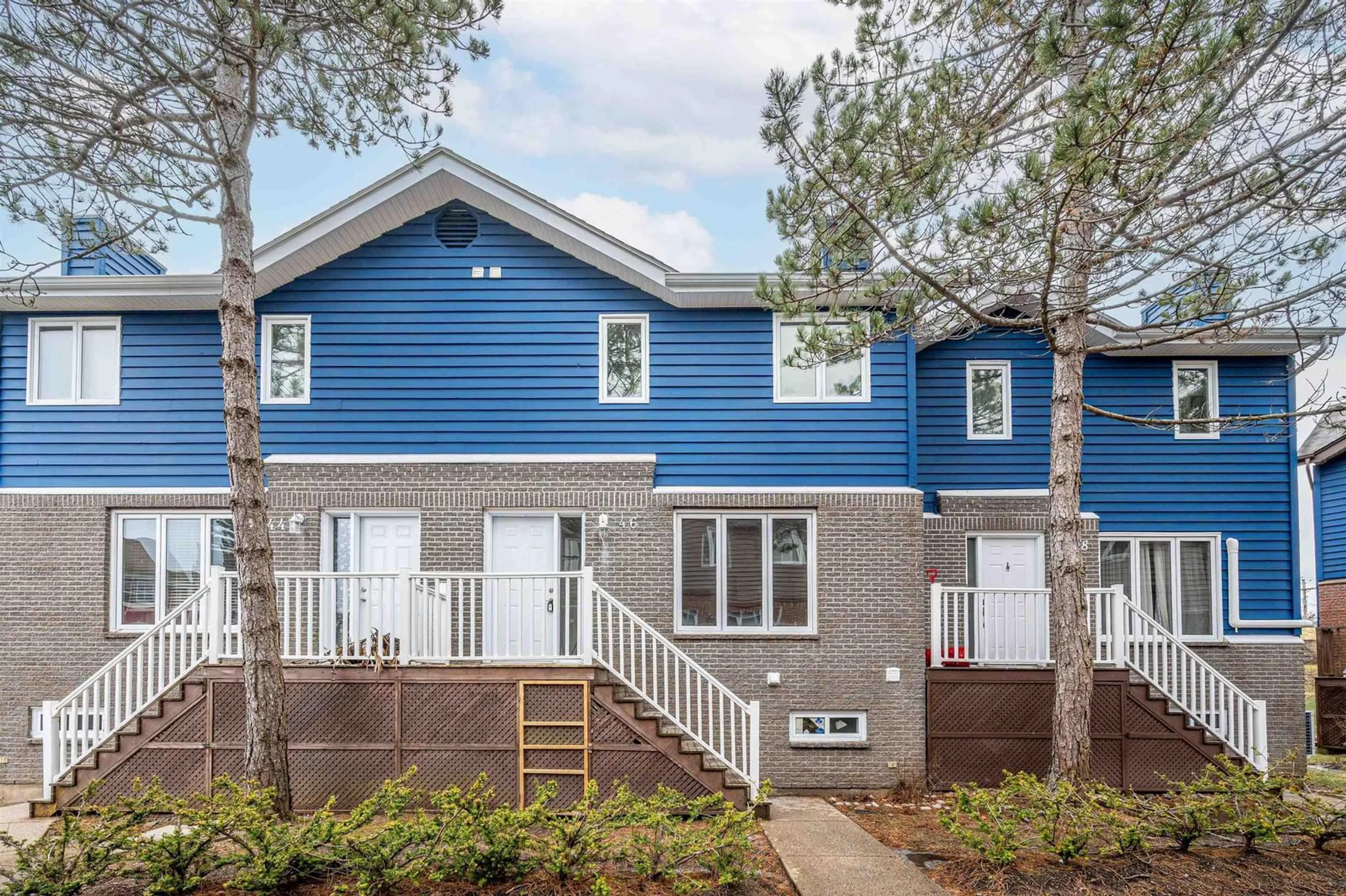 Home with vinyl exterior material, street for 46 Attenborough Crt, Halifax Nova Scotia B3M 4C9