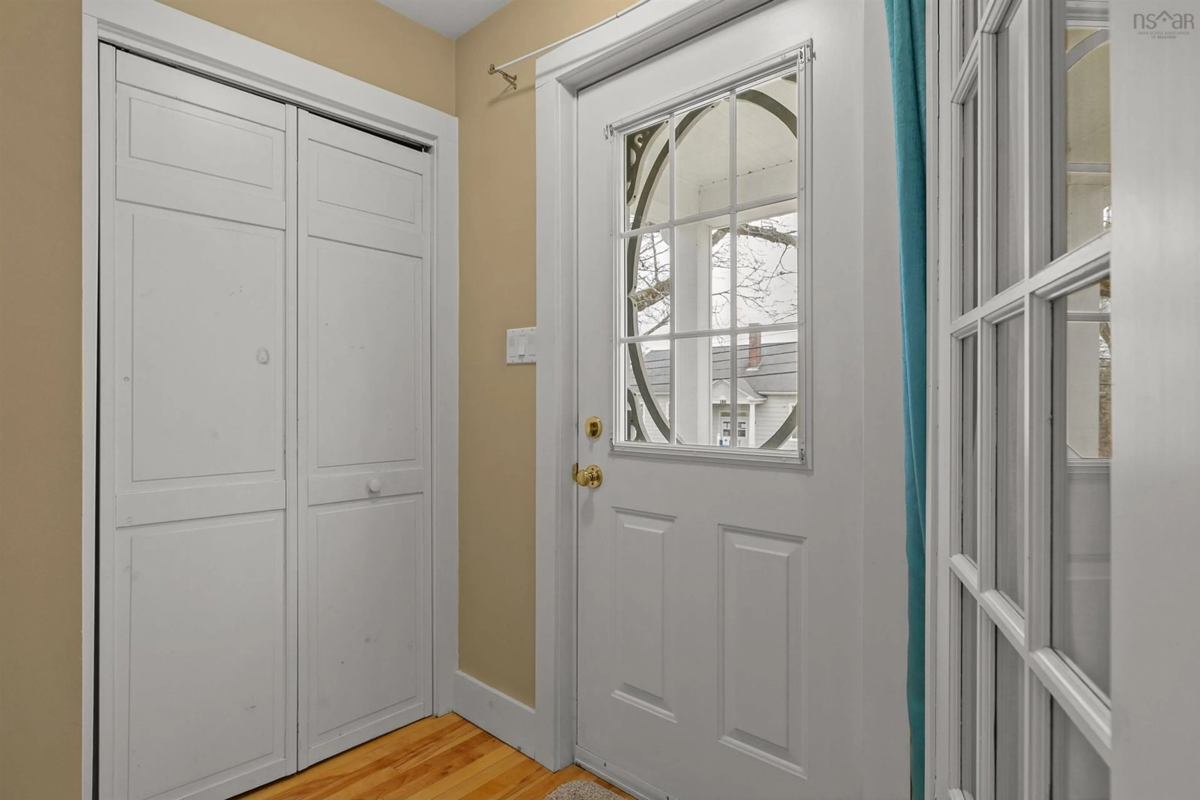 Indoor entryway for 181 Central St, Chester Nova Scotia B0J 1J0