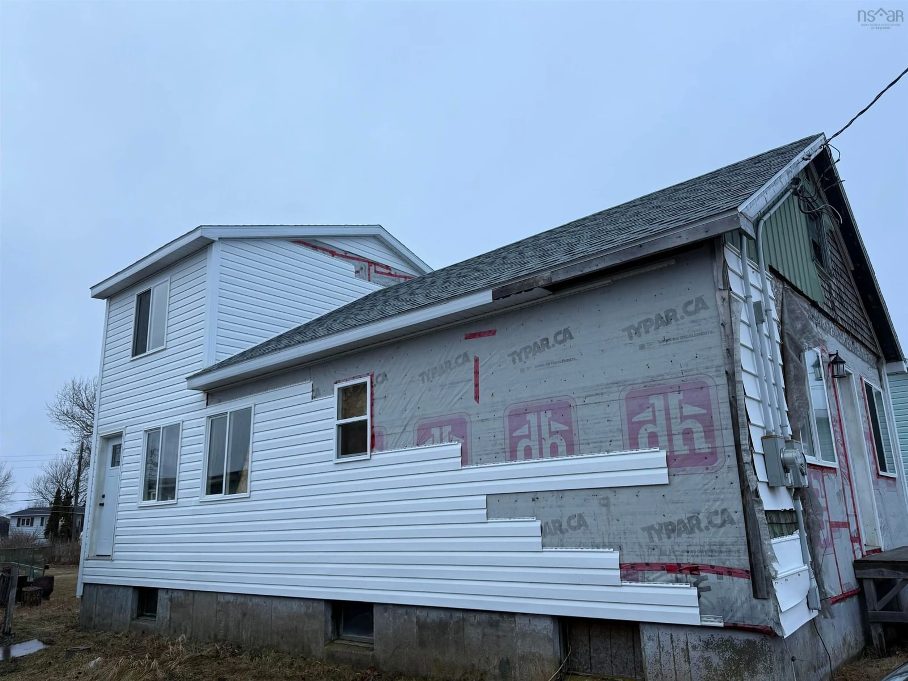 Home with vinyl exterior material, building for 3792 Ellsworth Ave, New Waterford Nova Scotia B1H 2J2
