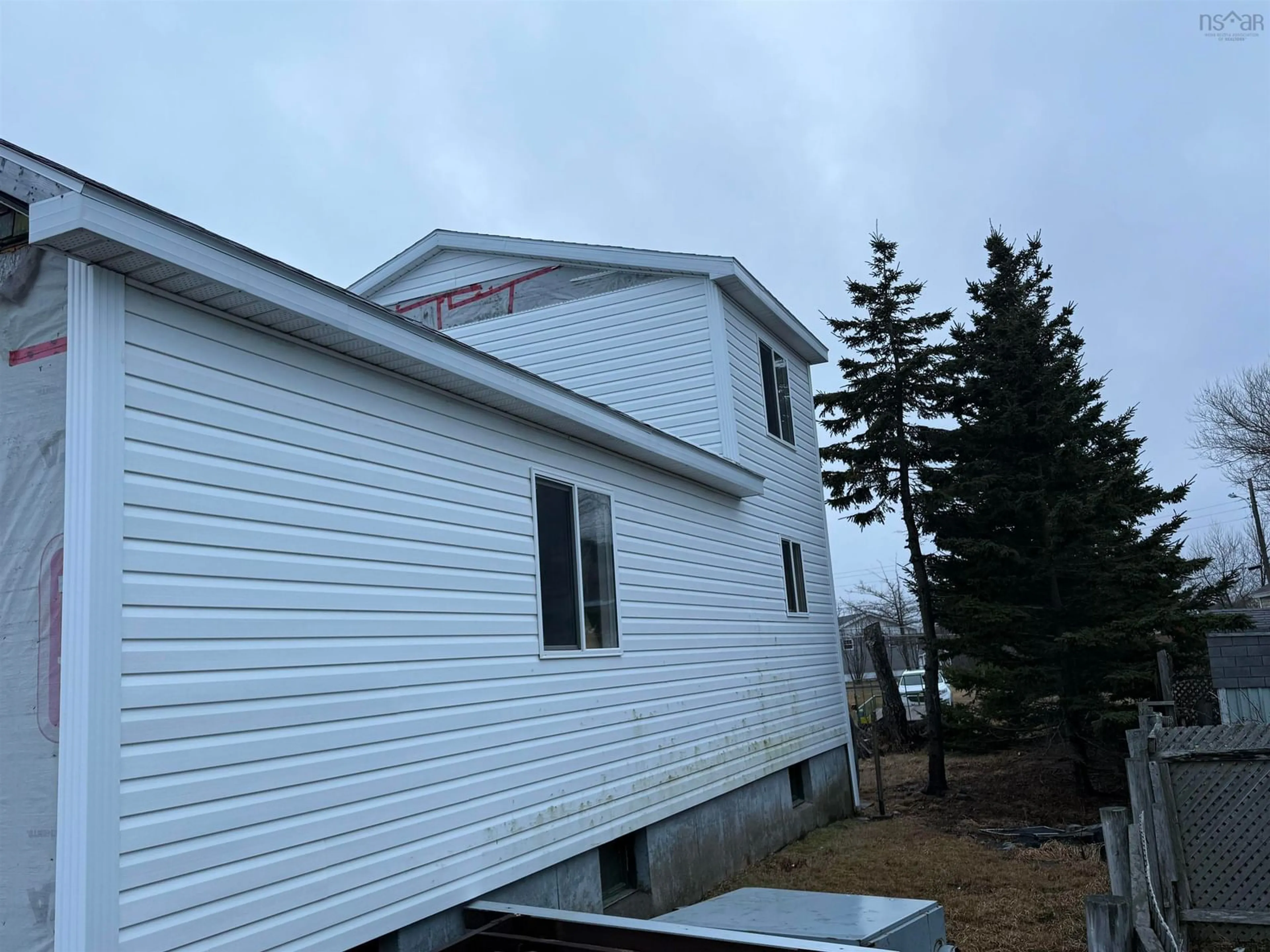 Home with vinyl exterior material, building for 3792 Ellsworth Ave, New Waterford Nova Scotia B1H 2J2