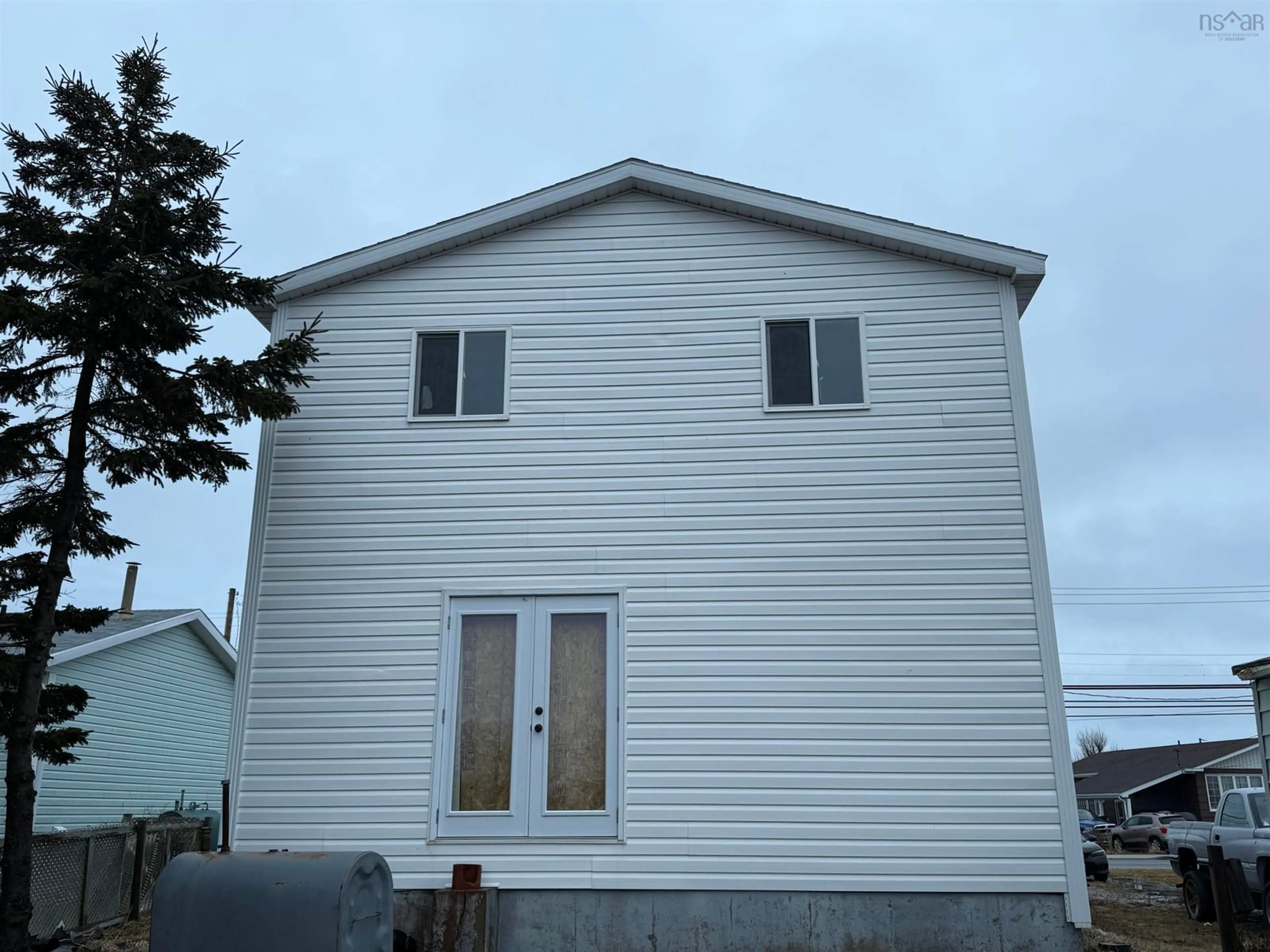Home with vinyl exterior material, building for 3792 Ellsworth Ave, New Waterford Nova Scotia B1H 2J2
