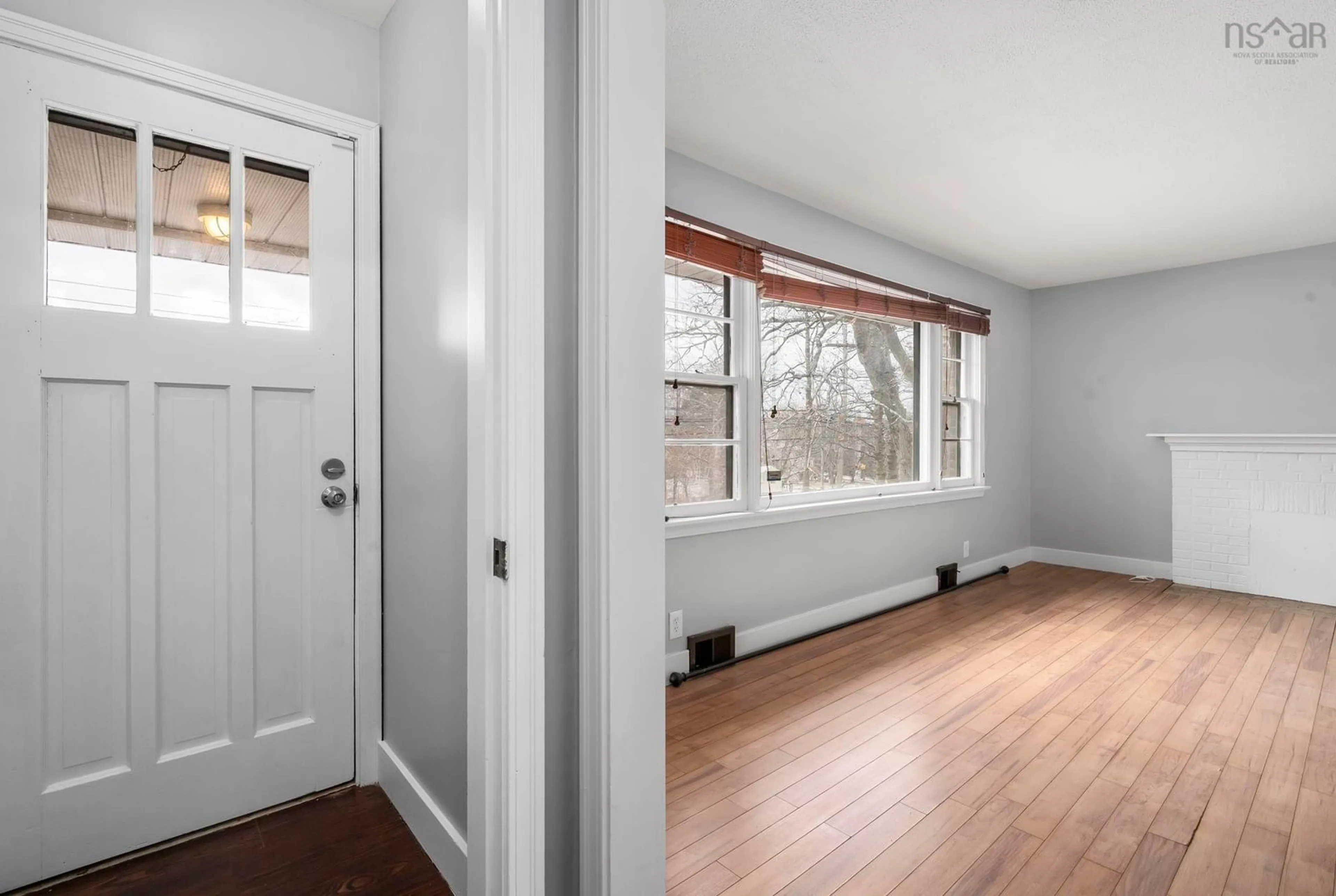 Indoor entryway for 276 Rocky Lake Dr, Bedford Nova Scotia B4A 2T2