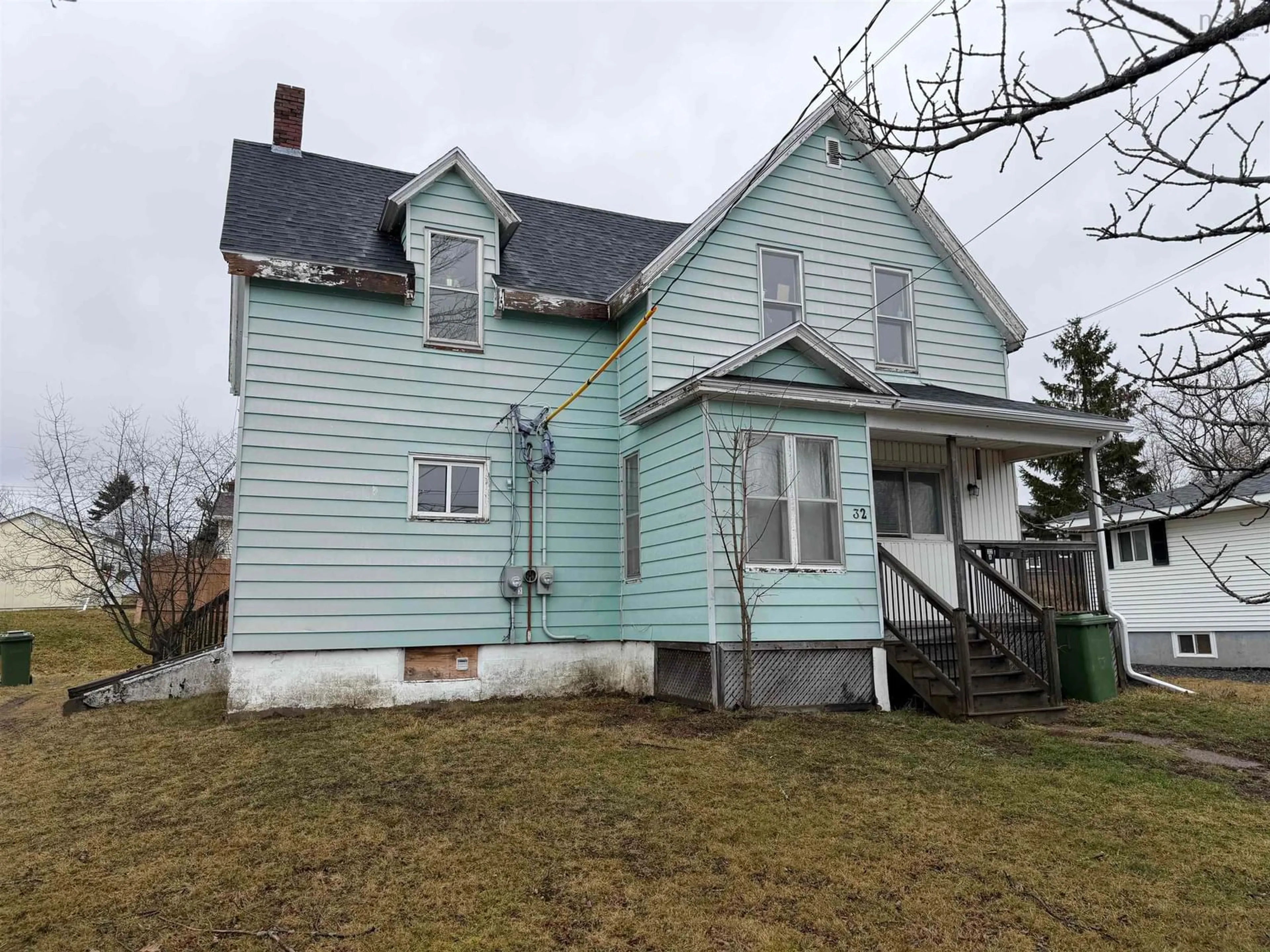 Home with vinyl exterior material, building for 32 Emmanuel St, Stellarton Nova Scotia B0K 1S0