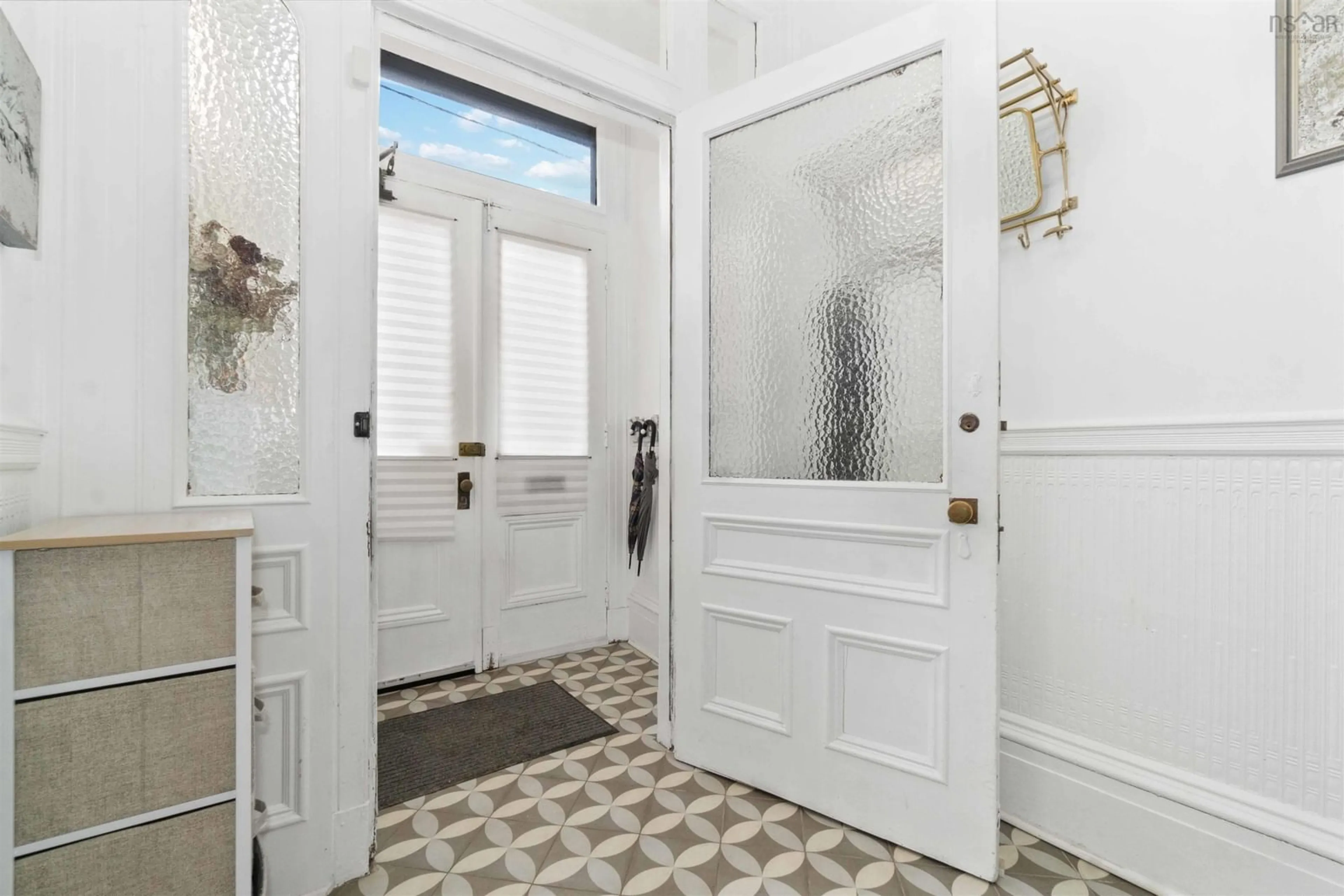 Indoor entryway for 5274 Morris St, Halifax Nova Scotia B3J 1B4