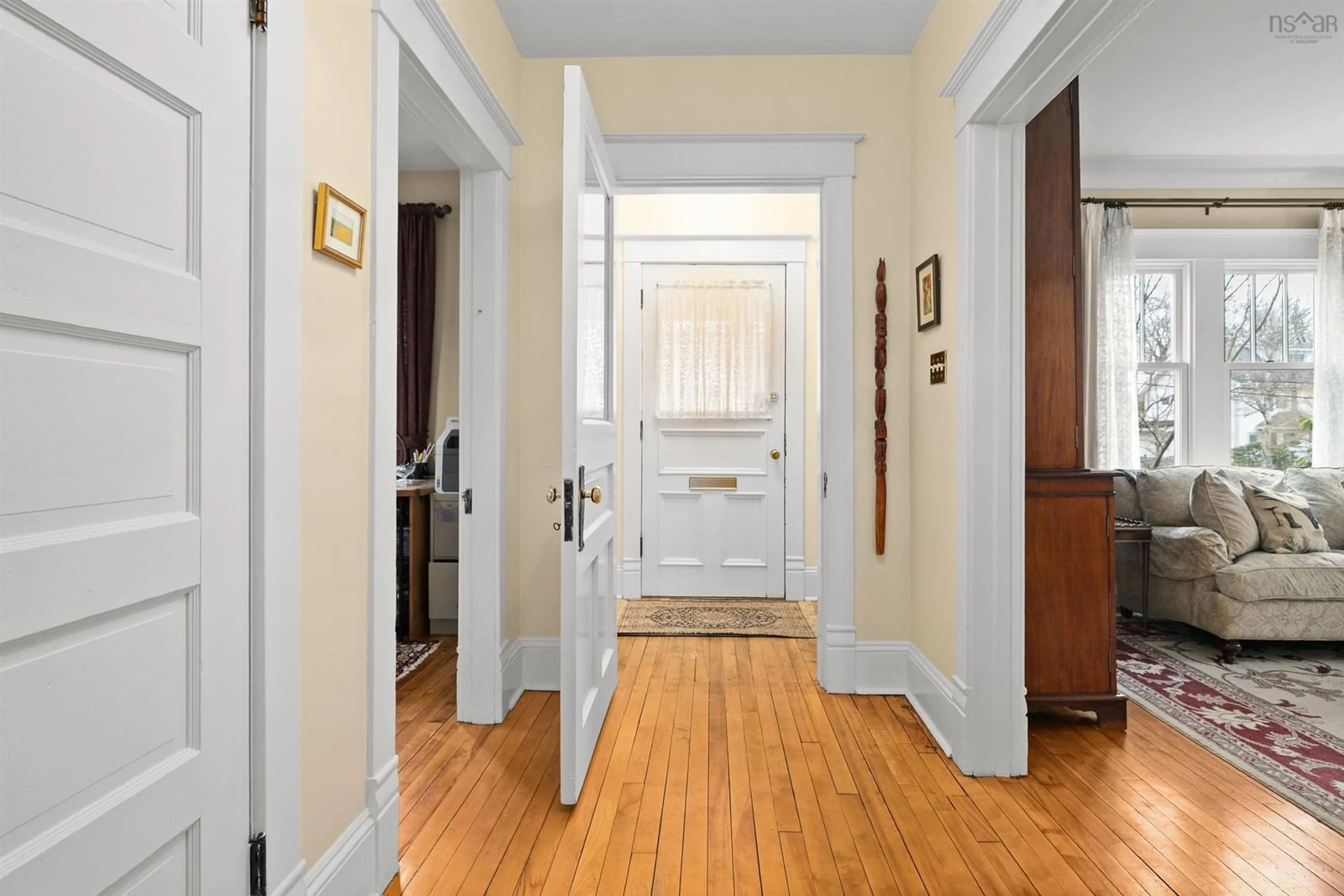 Indoor entryway for 1932 Rosebank Ave, Halifax Nova Scotia B3H 4C7