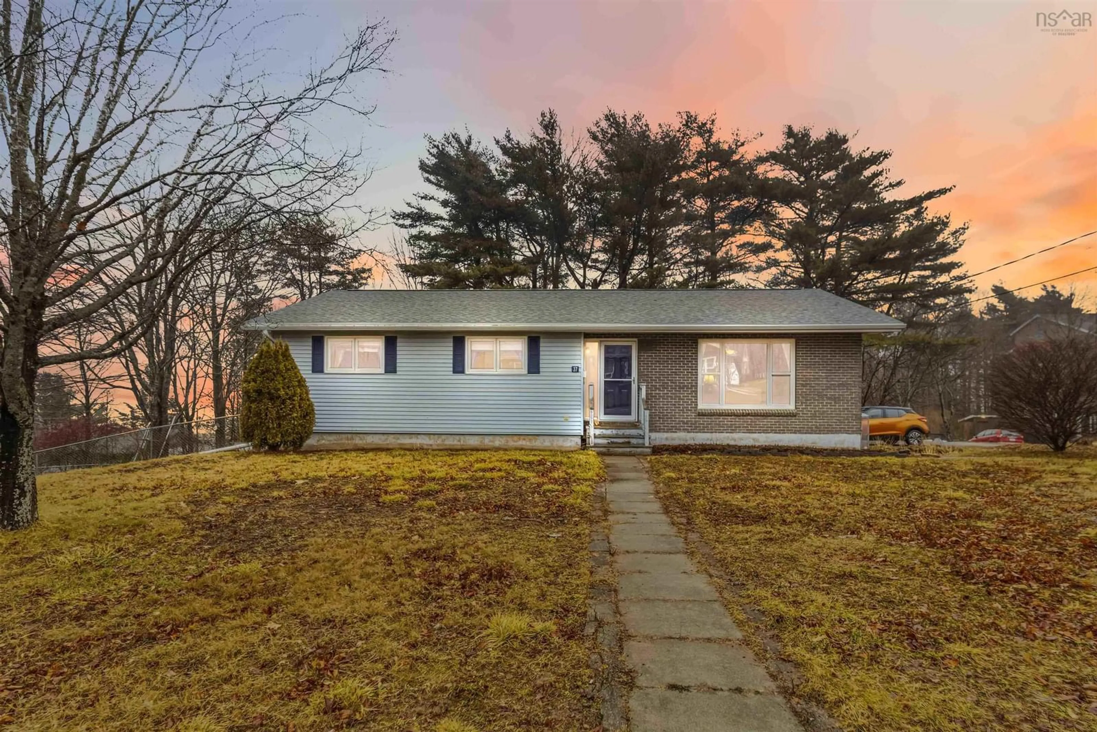 Home with vinyl exterior material, street for 37 Westmount Hts, Bridgewater Nova Scotia B4V 1M5