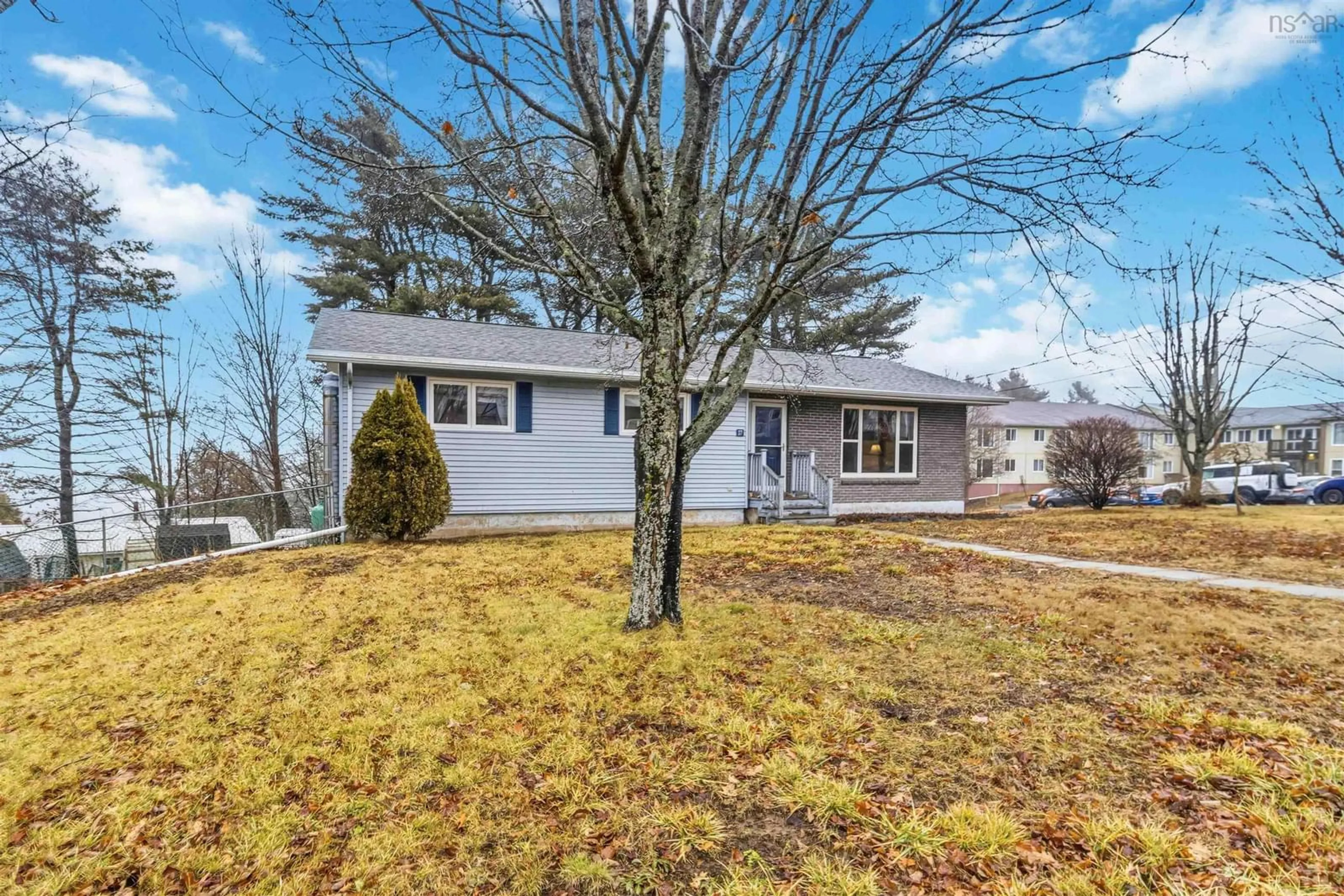 Home with vinyl exterior material, street for 37 Westmount Hts, Bridgewater Nova Scotia B4V 1M5